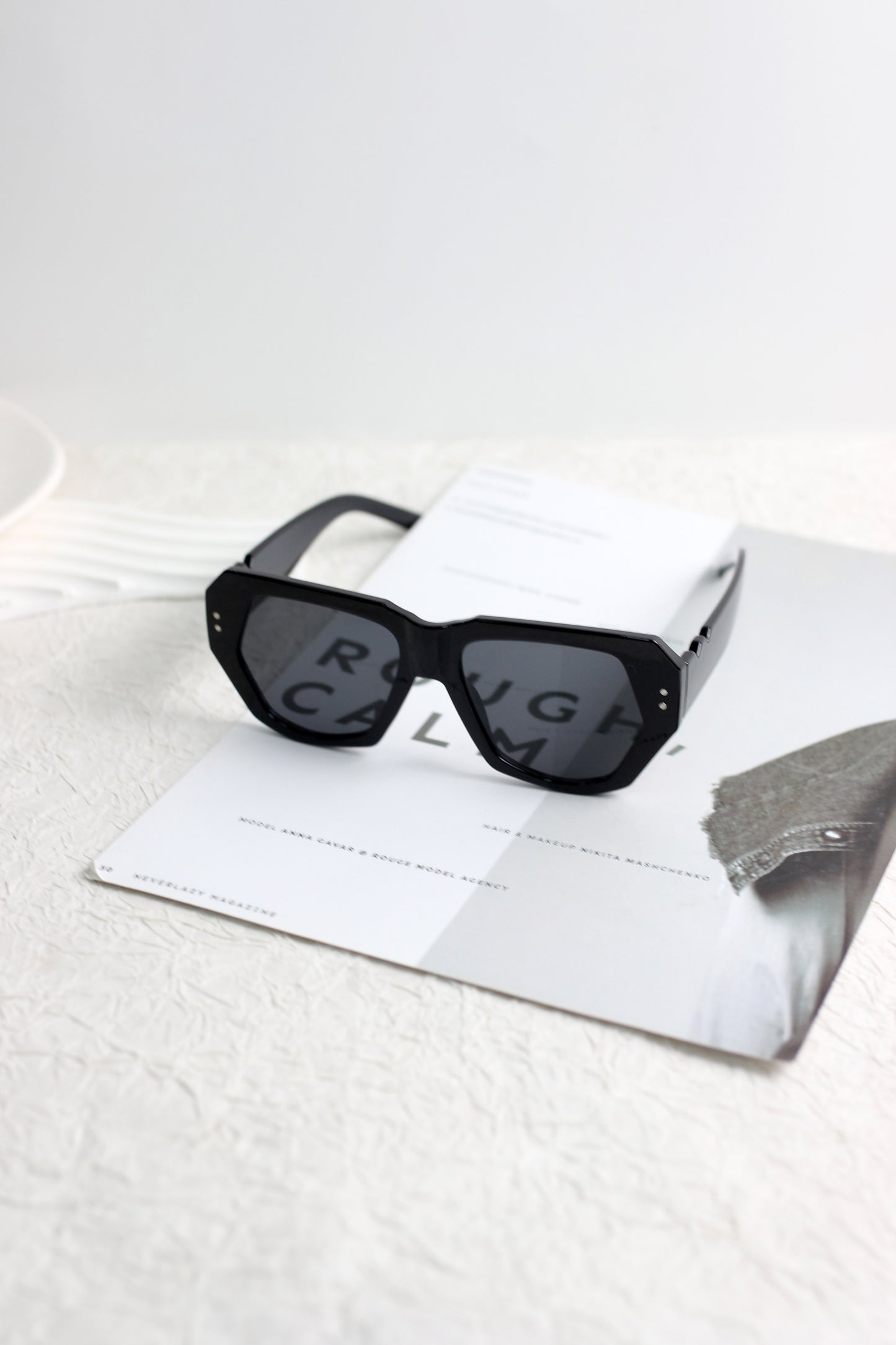 A2507CC26079 - Retro Oversized Square Frame Sunglasses