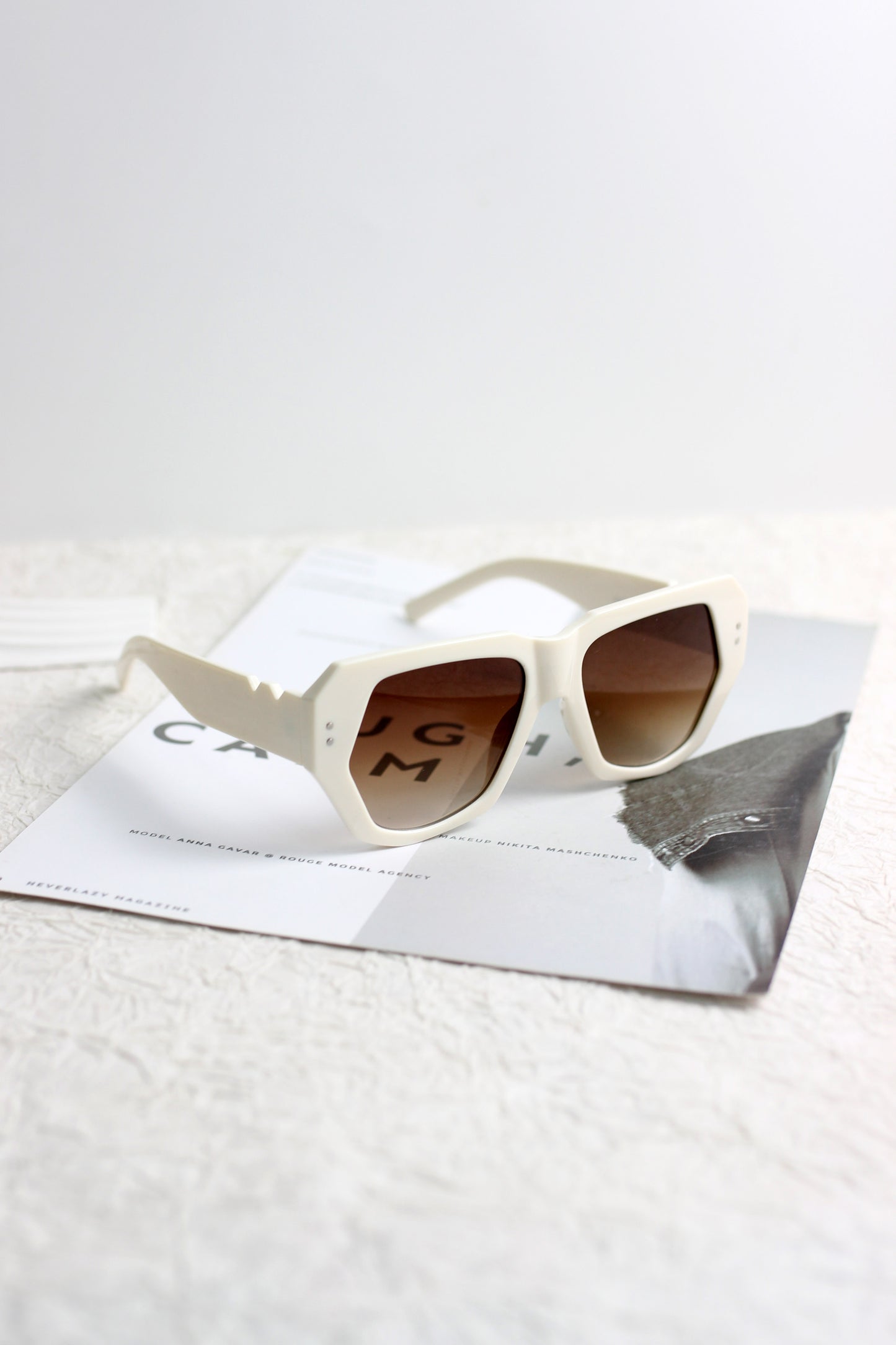 A2507CC26079 - Retro Oversized Square Frame Sunglasses