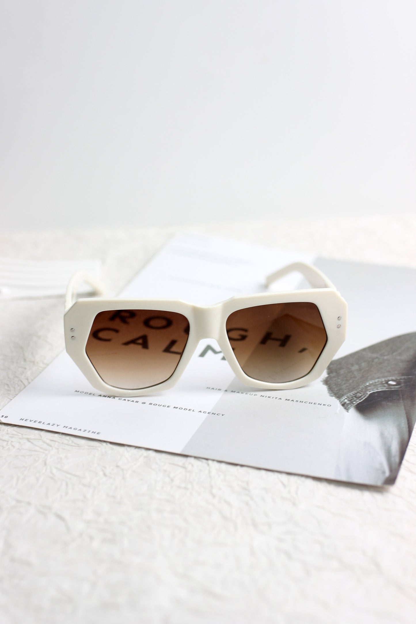 A2507CC26079 - Retro Oversized Square Frame Sunglasses