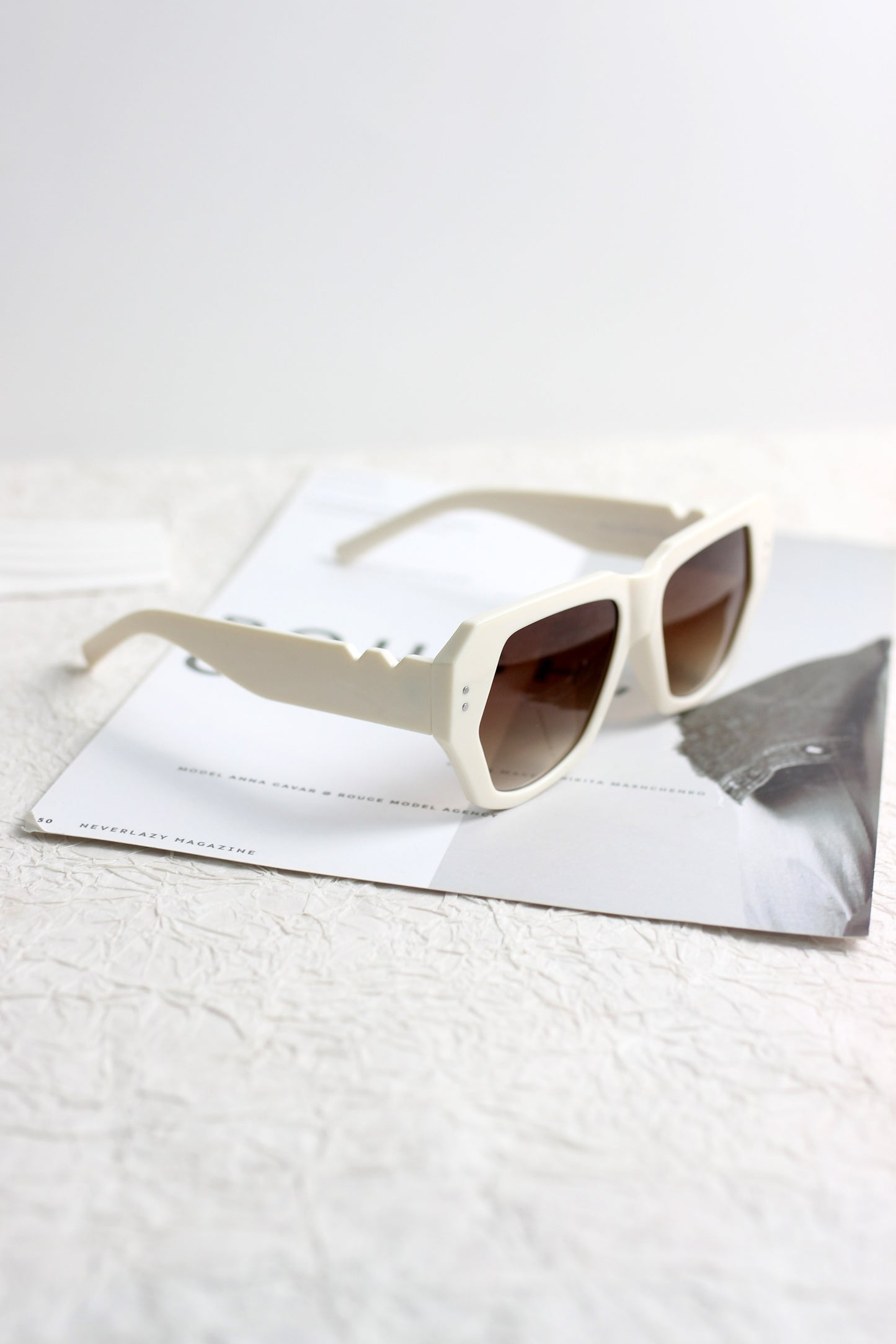 A2507CC26079 - Retro Oversized Square Frame Sunglasses