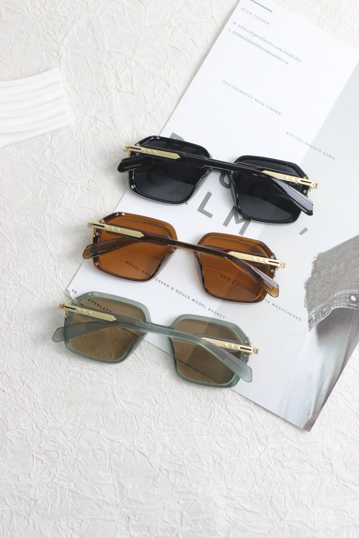 A2507CC80454 - Retro Geometric Sunglasses with Gold Accent