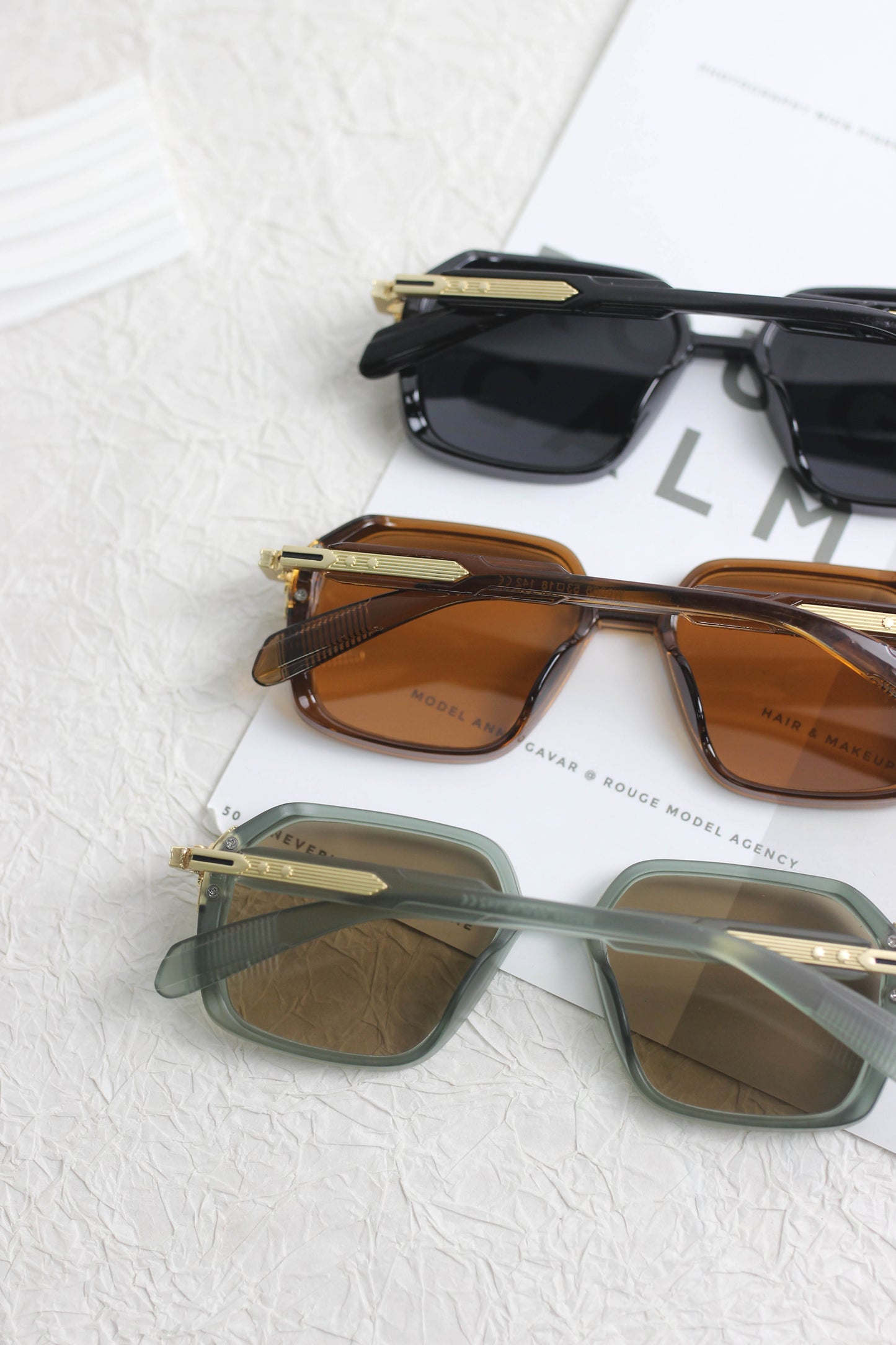 A2507CC80454 - Retro Geometric Sunglasses with Gold Accent