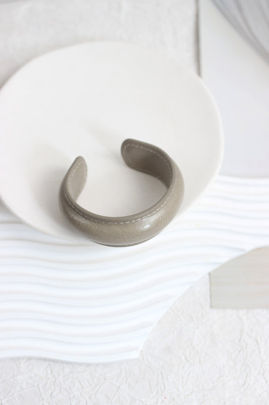 A2507FDX34384 - Vintage-Style Padded Leather Cuff Bracelet