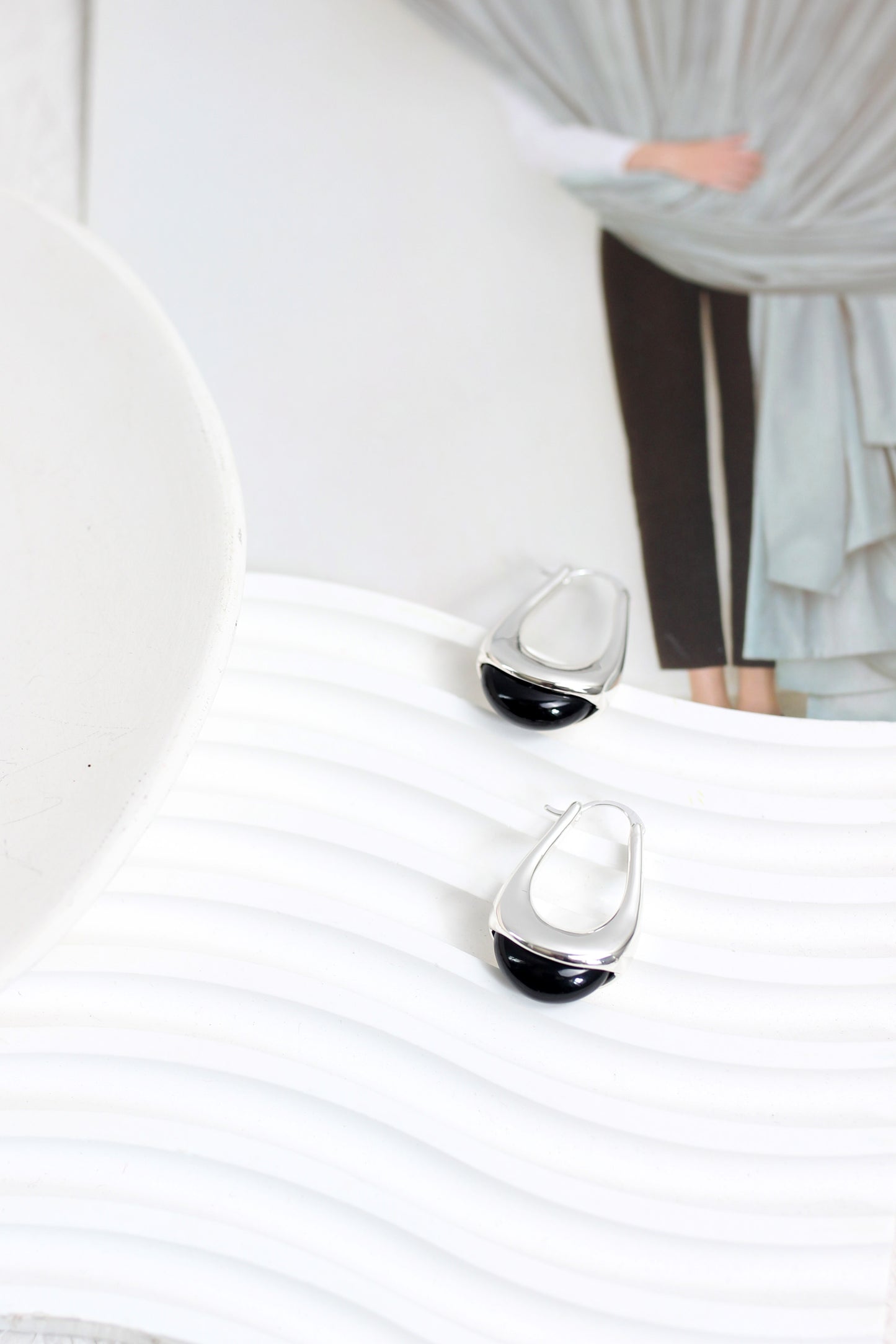 A2507FDX76911 - Modern Drop-Shaped Hoop Earrings