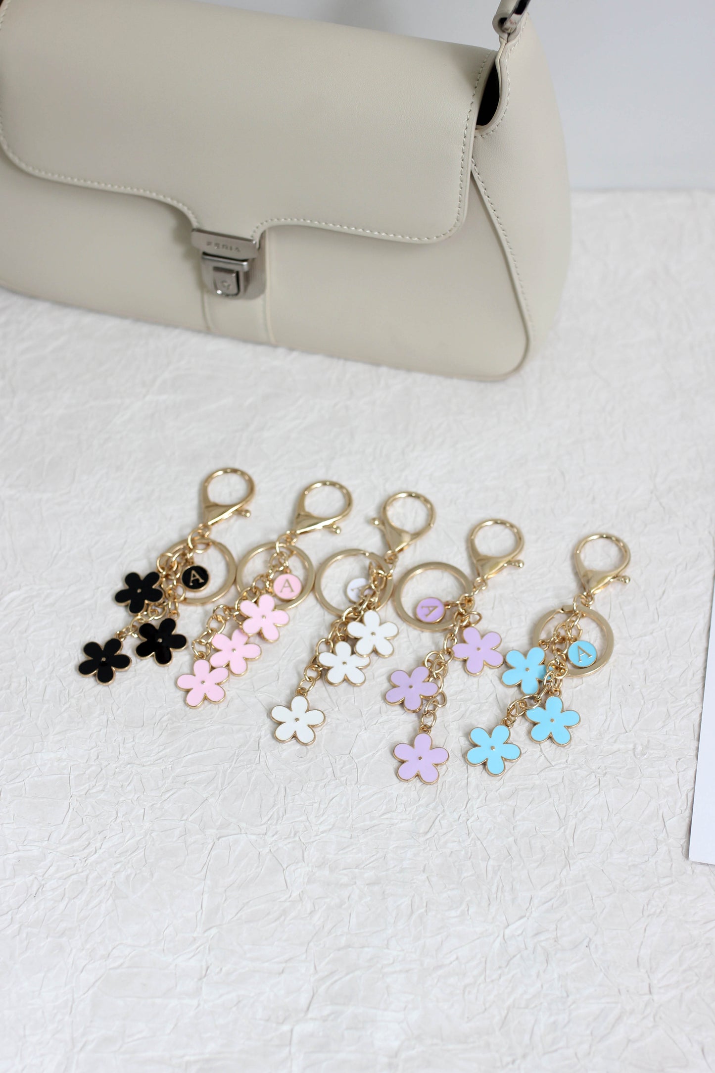 A2507HY20901 -Floral Monogram Keychain ¨C Daisy Letter Charm with Gold Hardware
