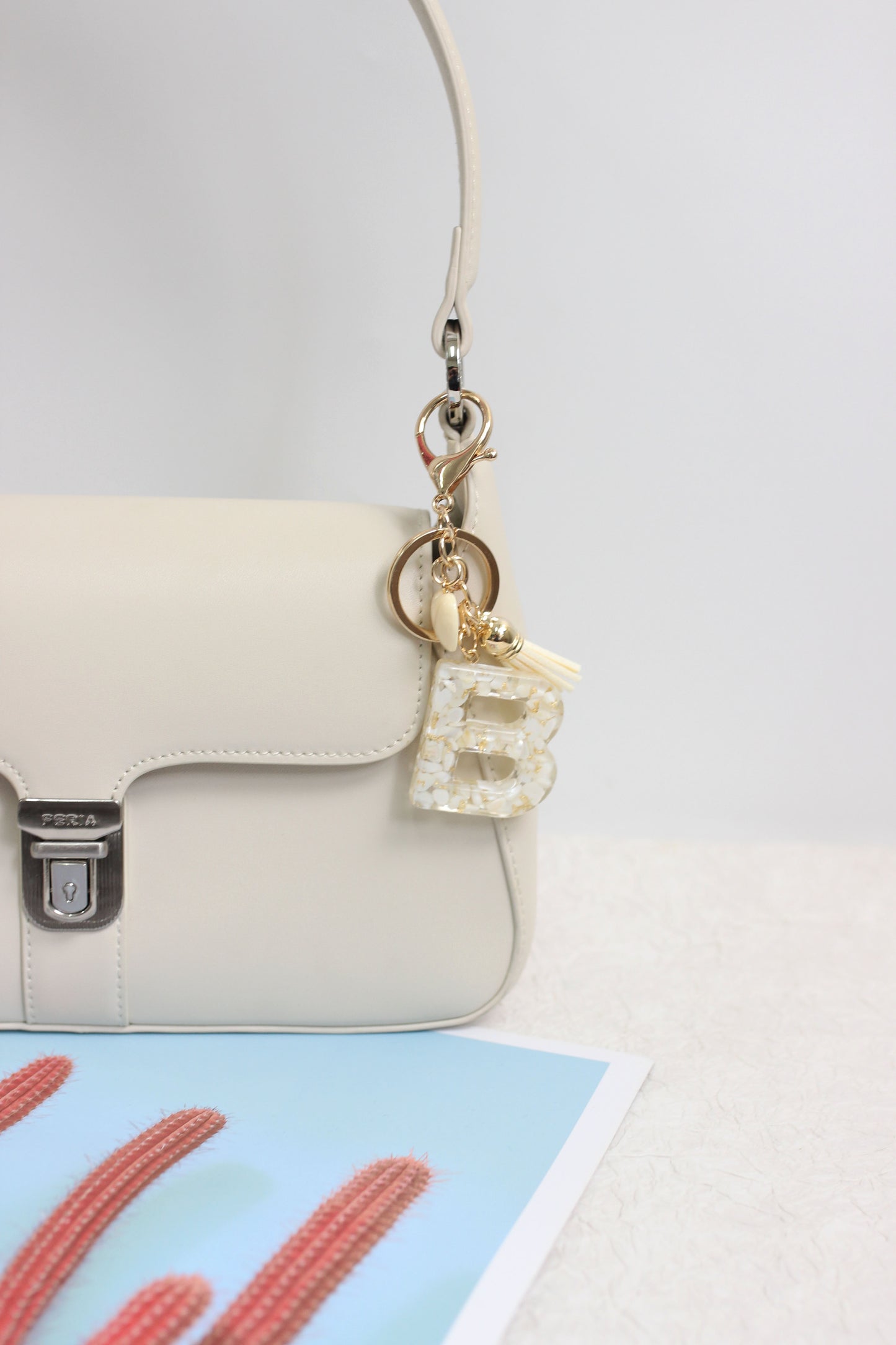 A2507HY24437 - Resin Letter Keychain with Tassel ¨C Personalized Monogram Charm