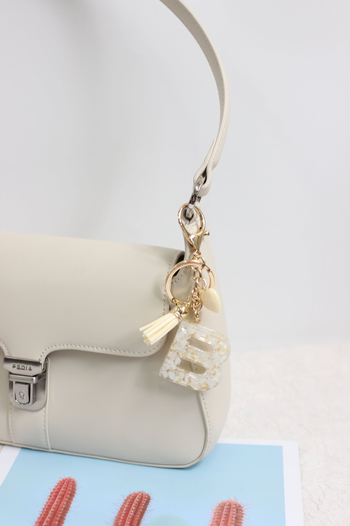 A2507HY24437 - Resin Letter Keychain with Tassel ¨C Personalized Monogram Charm