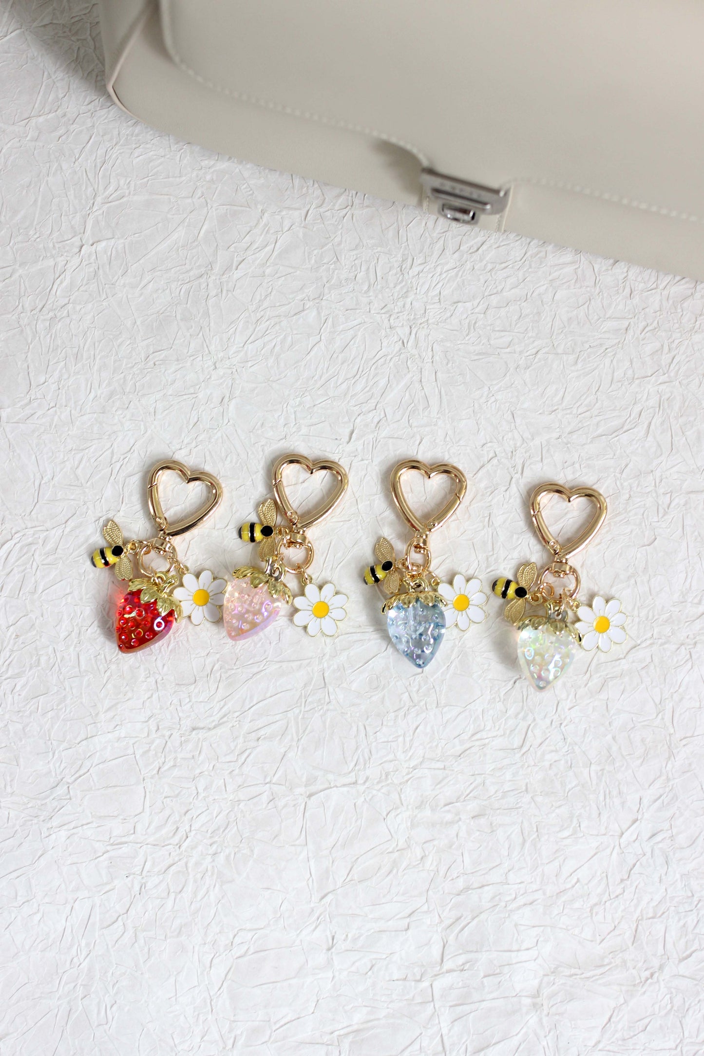 A2507HY46124 - Heart Clasp Strawberry Charm Keychain