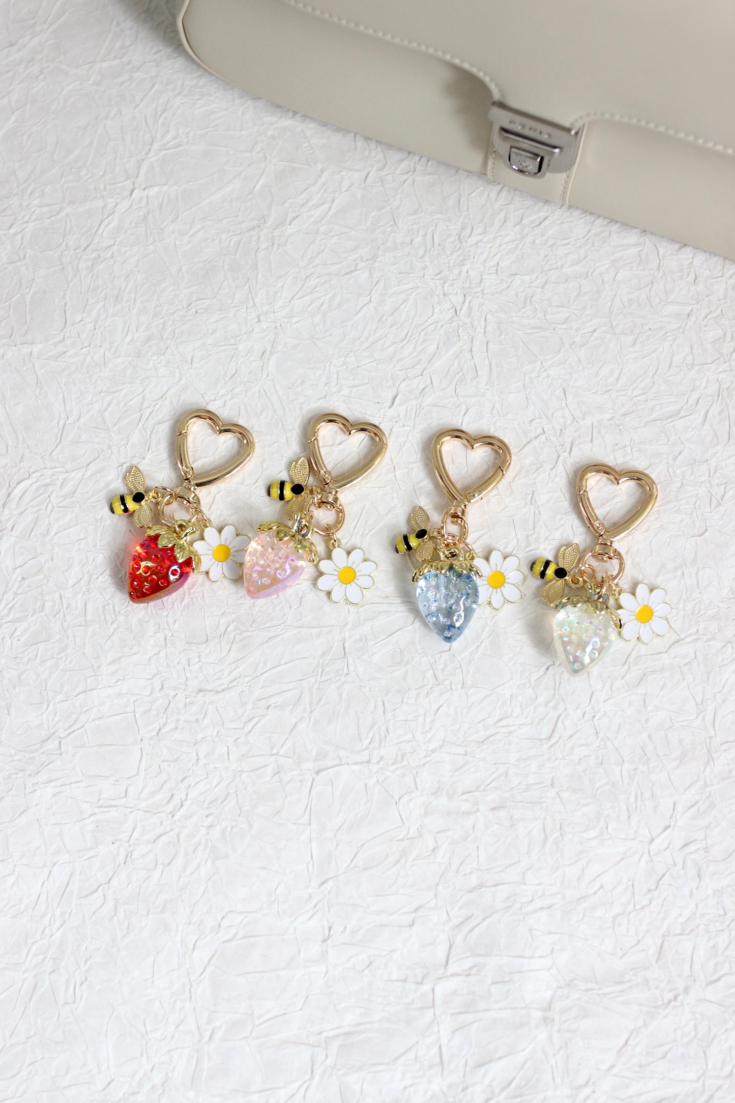 A2507HY46124 - Heart Clasp Strawberry Charm Keychain