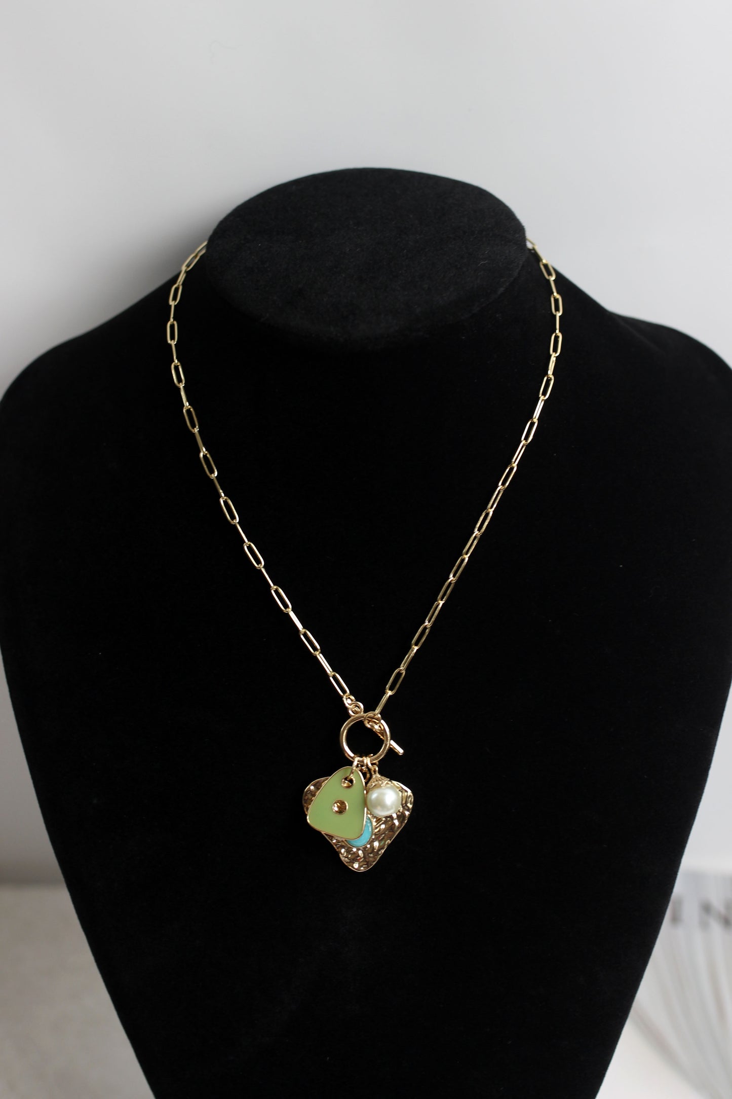 A2507JF59641 - Chunky Gold Heart Pendant Necklace with Turquoise Stone & Pearl Accent