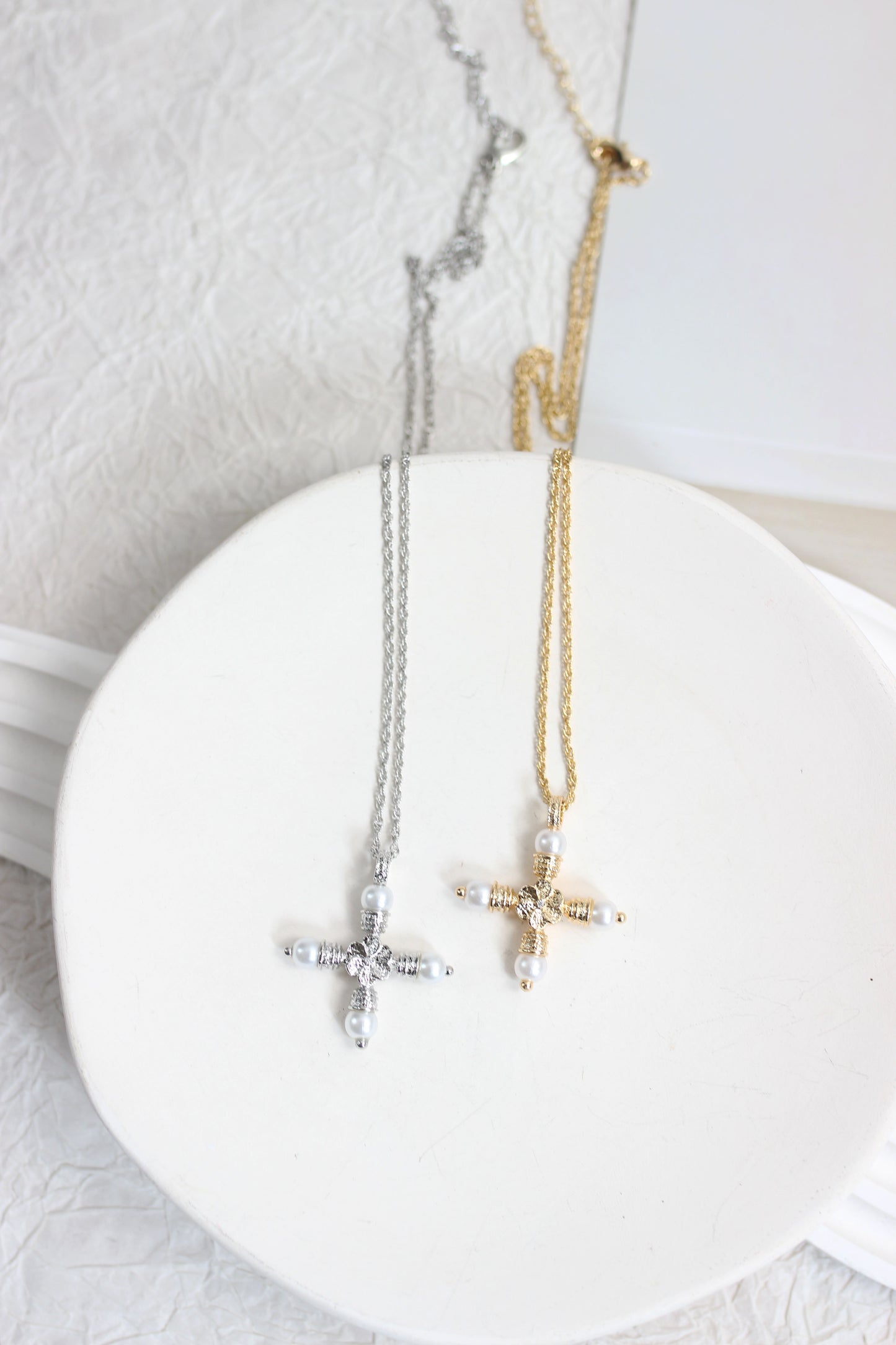 A2507JF8673 - Baroque Pearl Cross Pendant Necklace