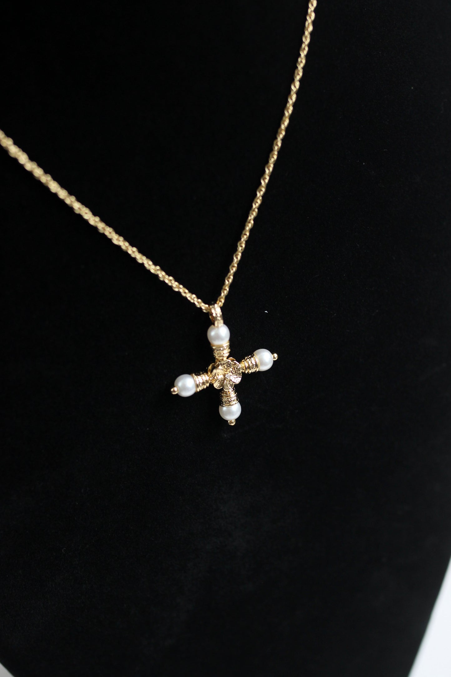 A2507JF8673 - Baroque Pearl Cross Pendant Necklace