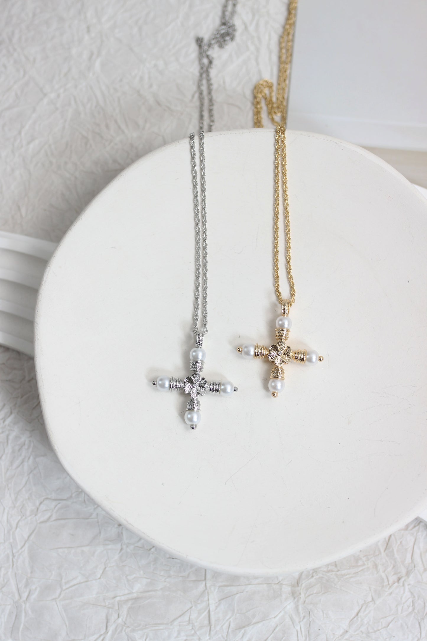 A2507JF8673 - Baroque Pearl Cross Pendant Necklace