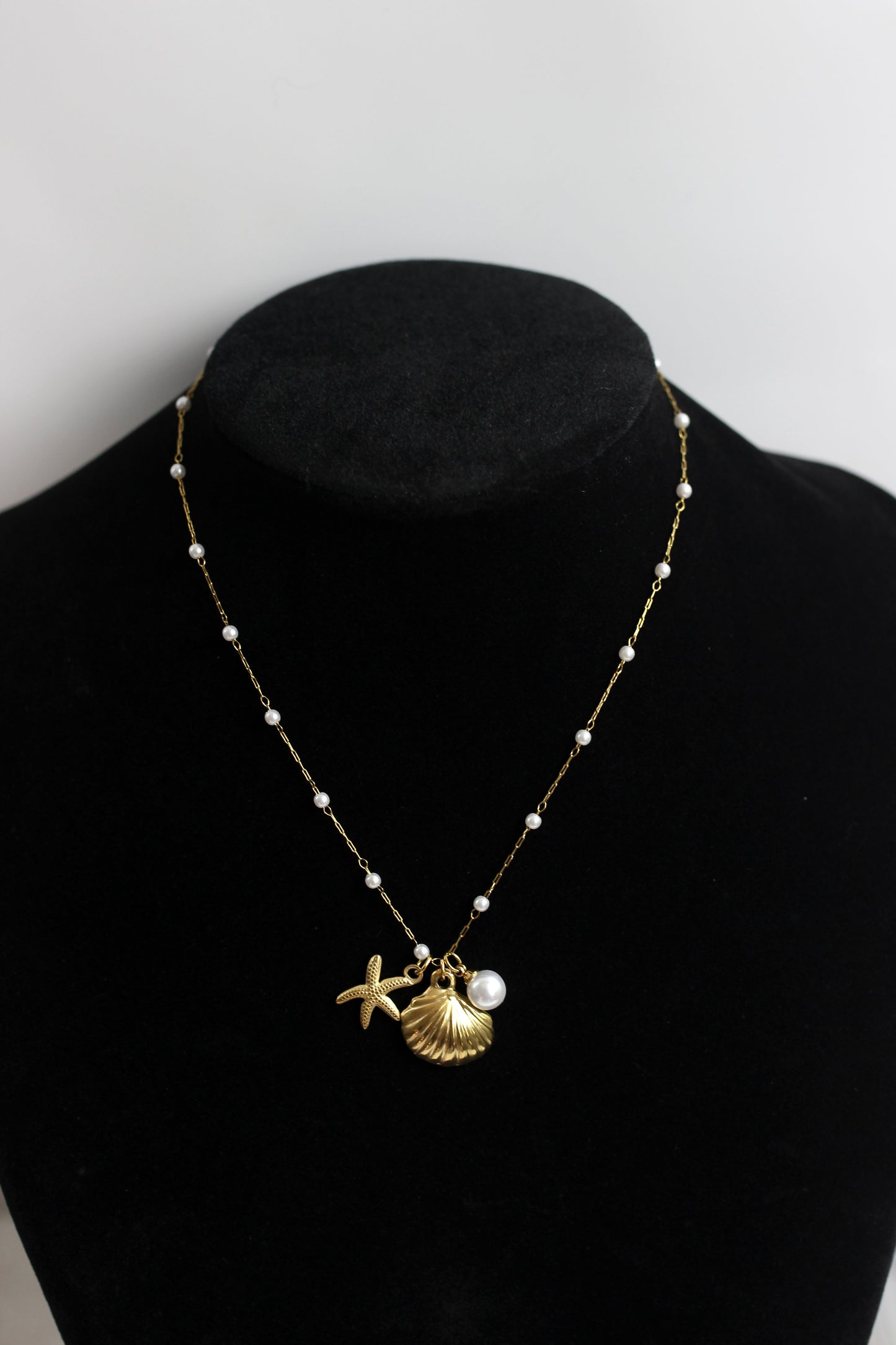 A2507JF94231 - Gold Stainless Steel Pearl Chain Necklace