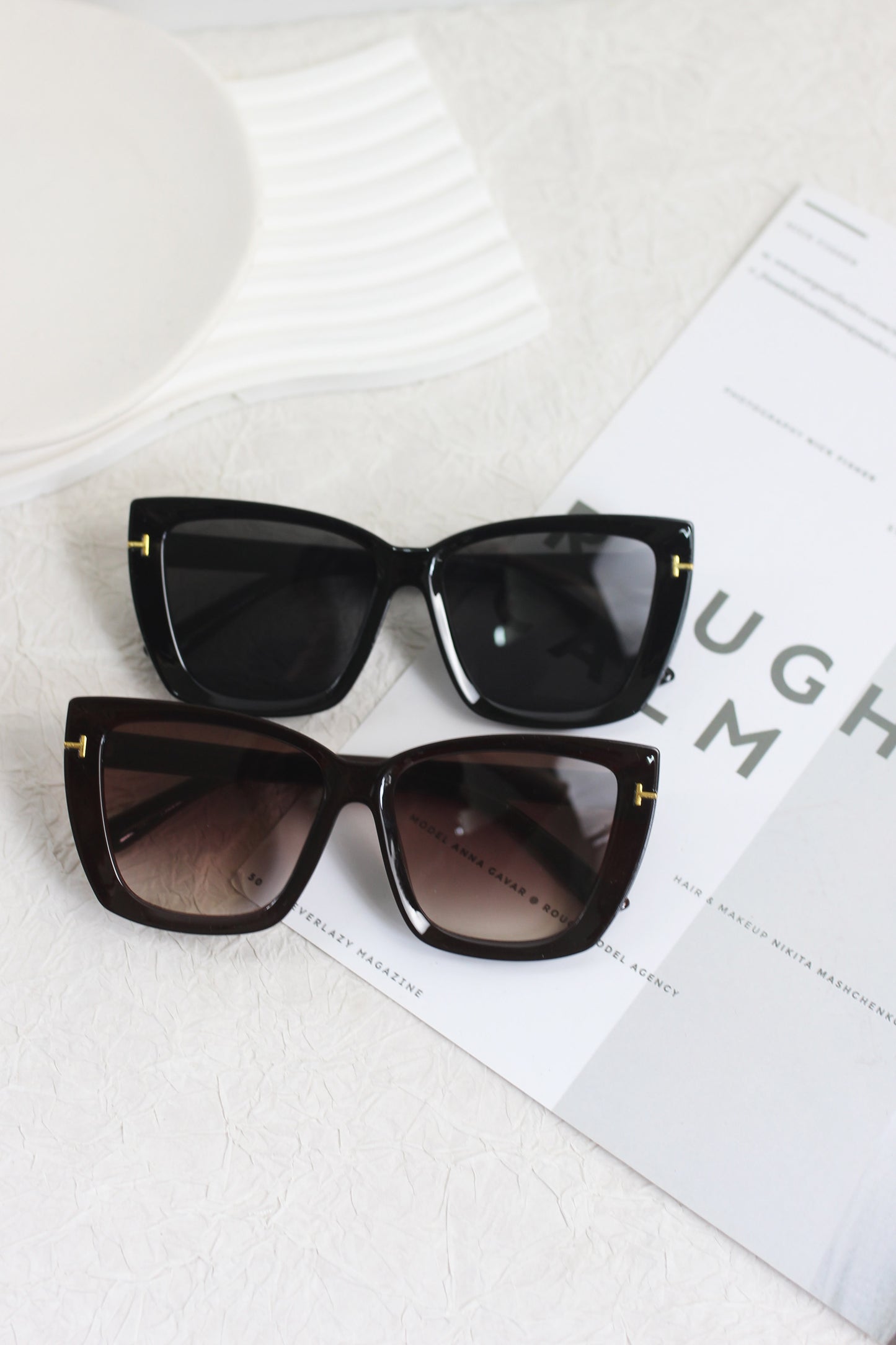 A2507KY27802 - Oversized Cat-Eye Sunglasses with Gold T Detail