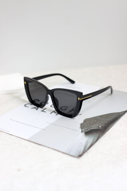 A2507KY27802 - Oversized Cat-Eye Sunglasses with Gold T Detail