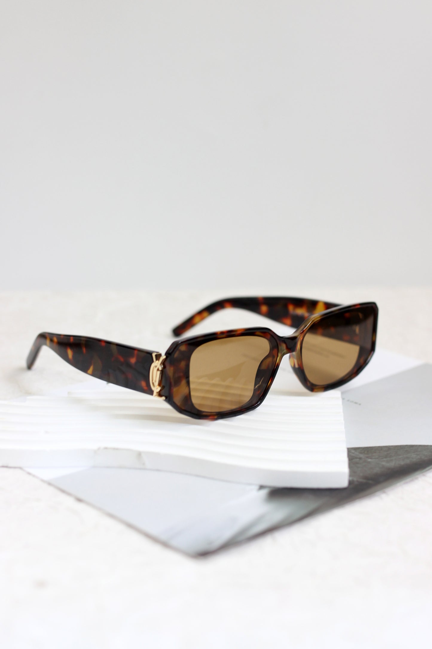 A2507KY54855 - Retro Rectangle Sunglasses