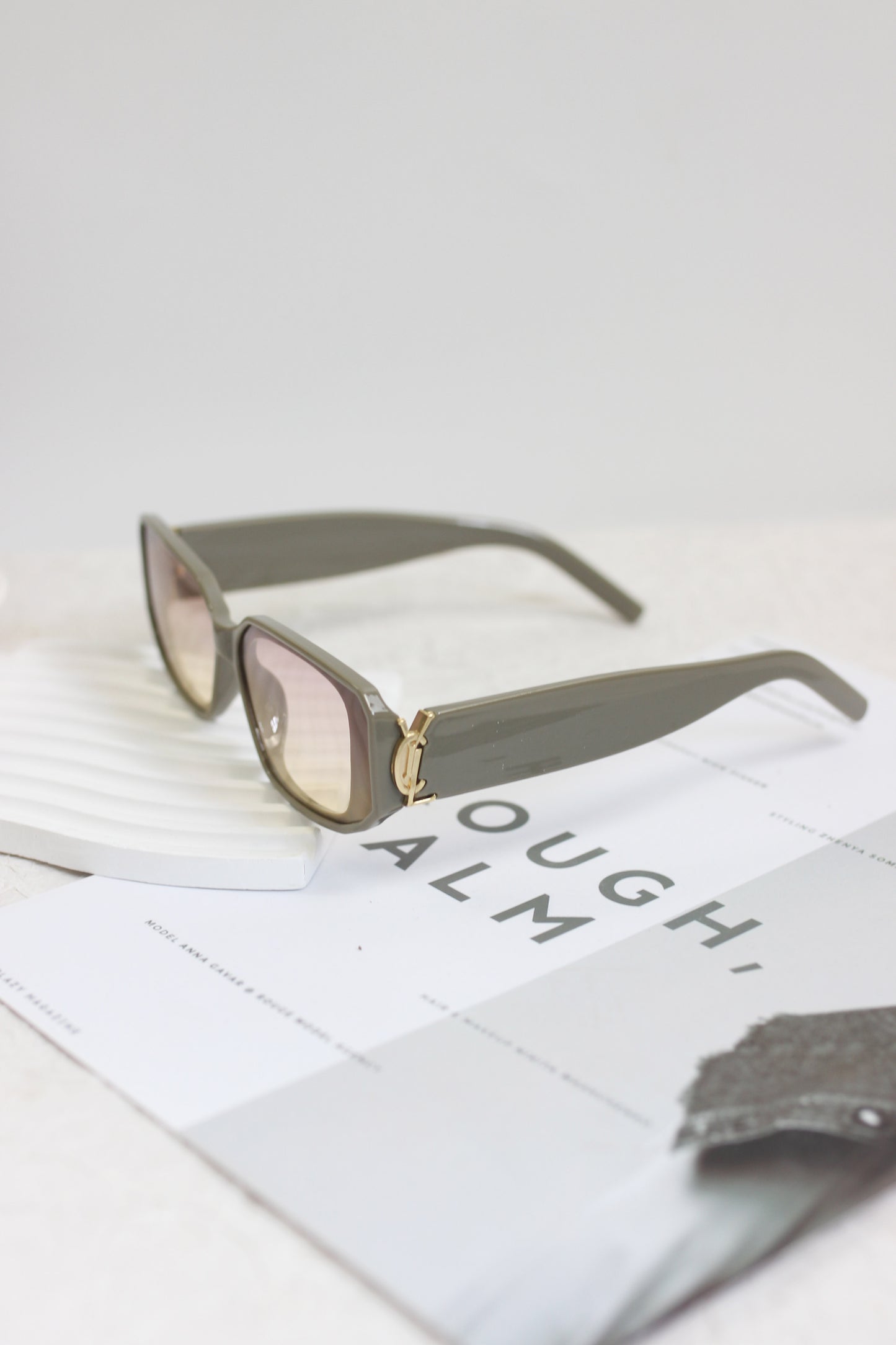 A2507KY54855 - Retro Rectangle Sunglasses
