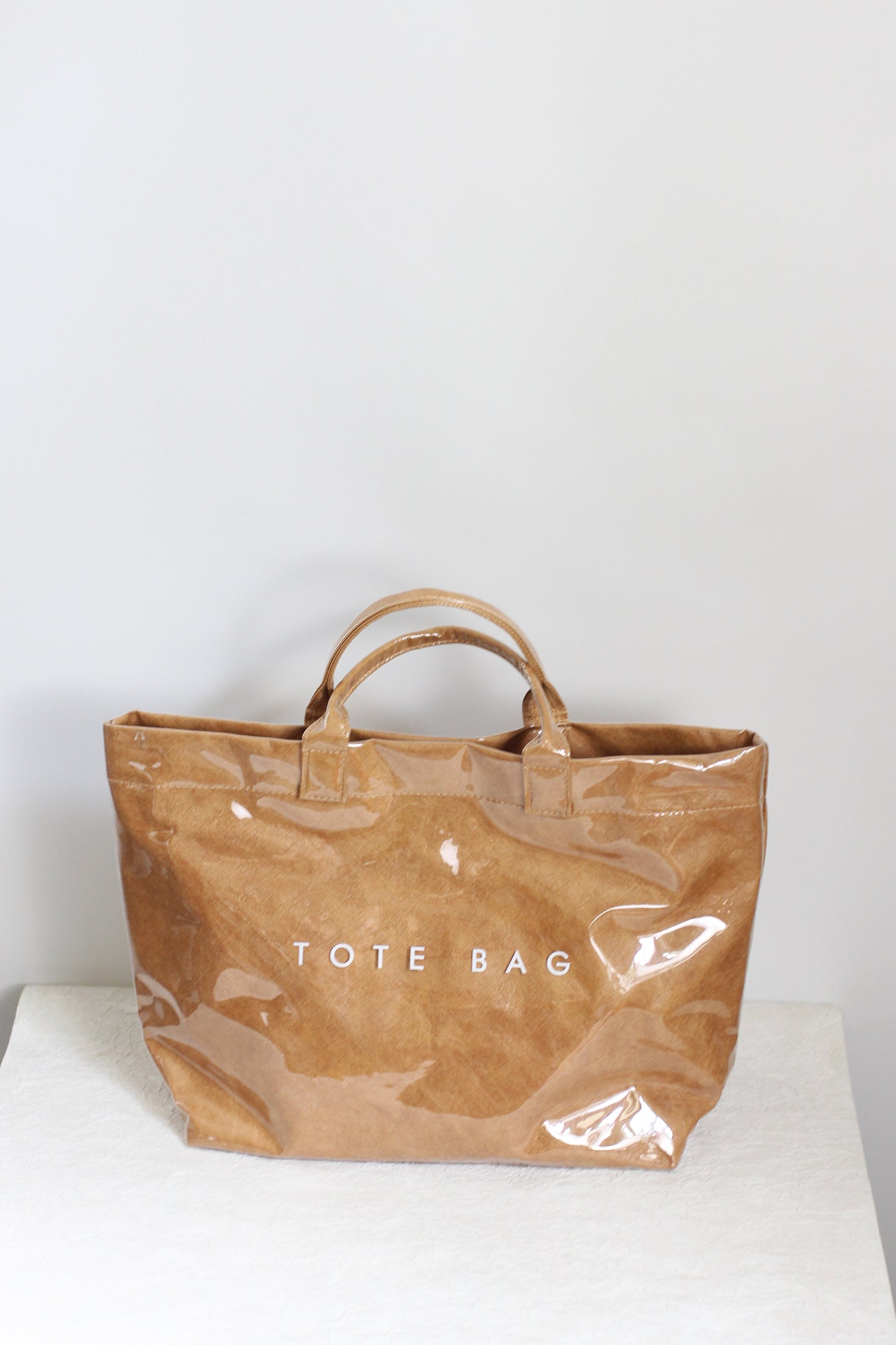 A2507LS23411 - Glossy PU Tote Bag ¨C Minimalist Daily Handbag