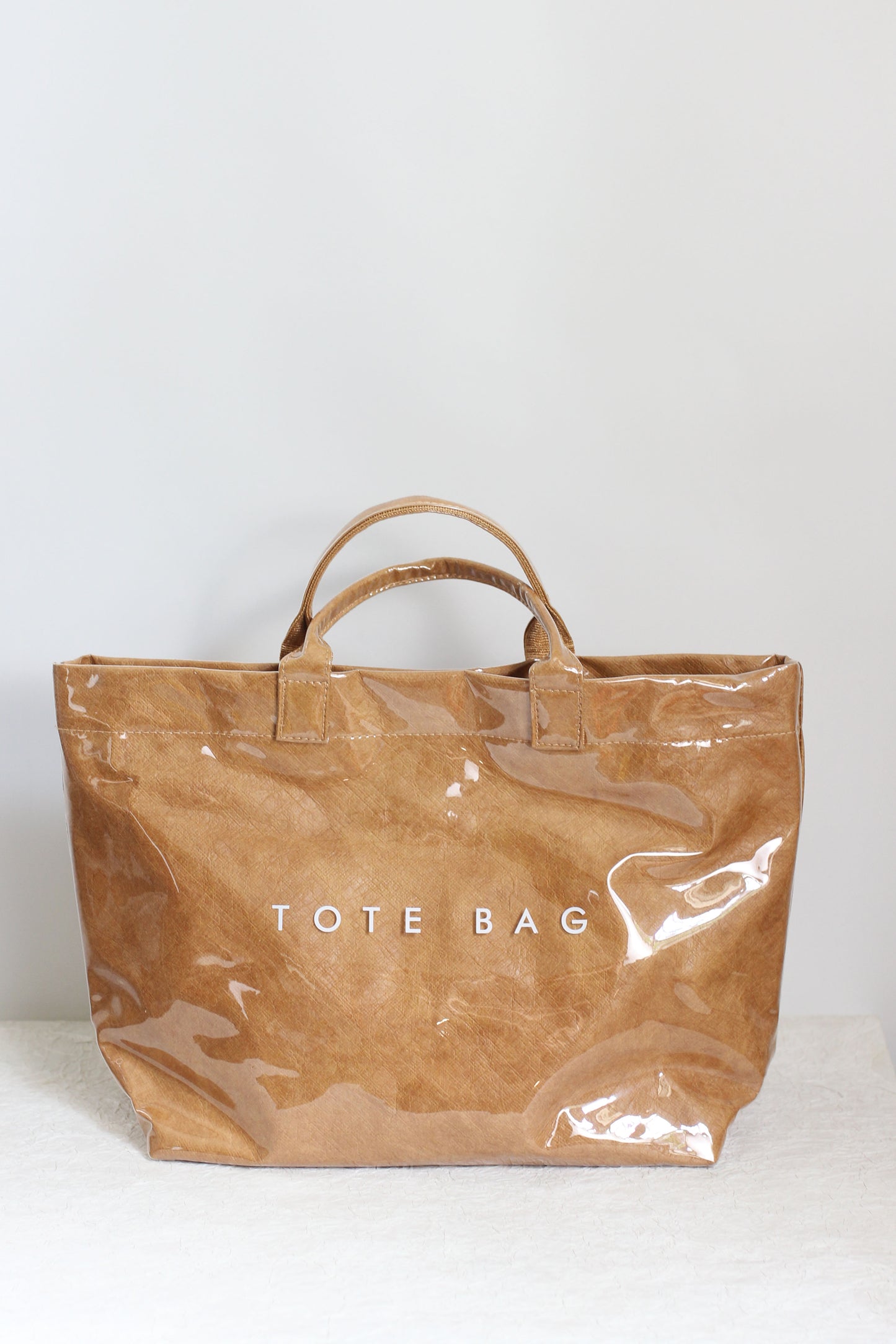 A2507LS23411 - Glossy PU Tote Bag ¨C Minimalist Daily Handbag