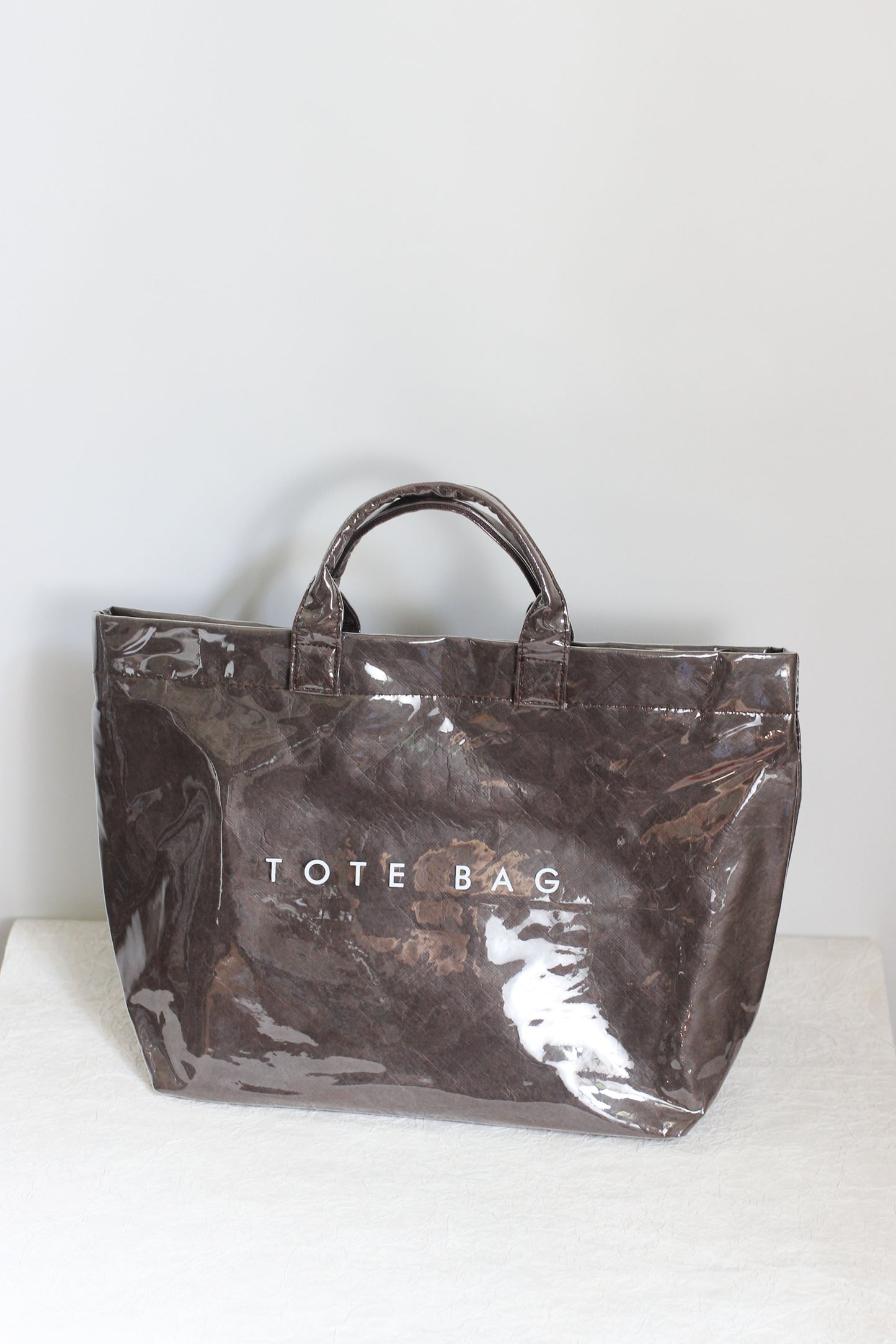 A2507LS23411 - Glossy PU Tote Bag ¨C Minimalist Daily Handbag