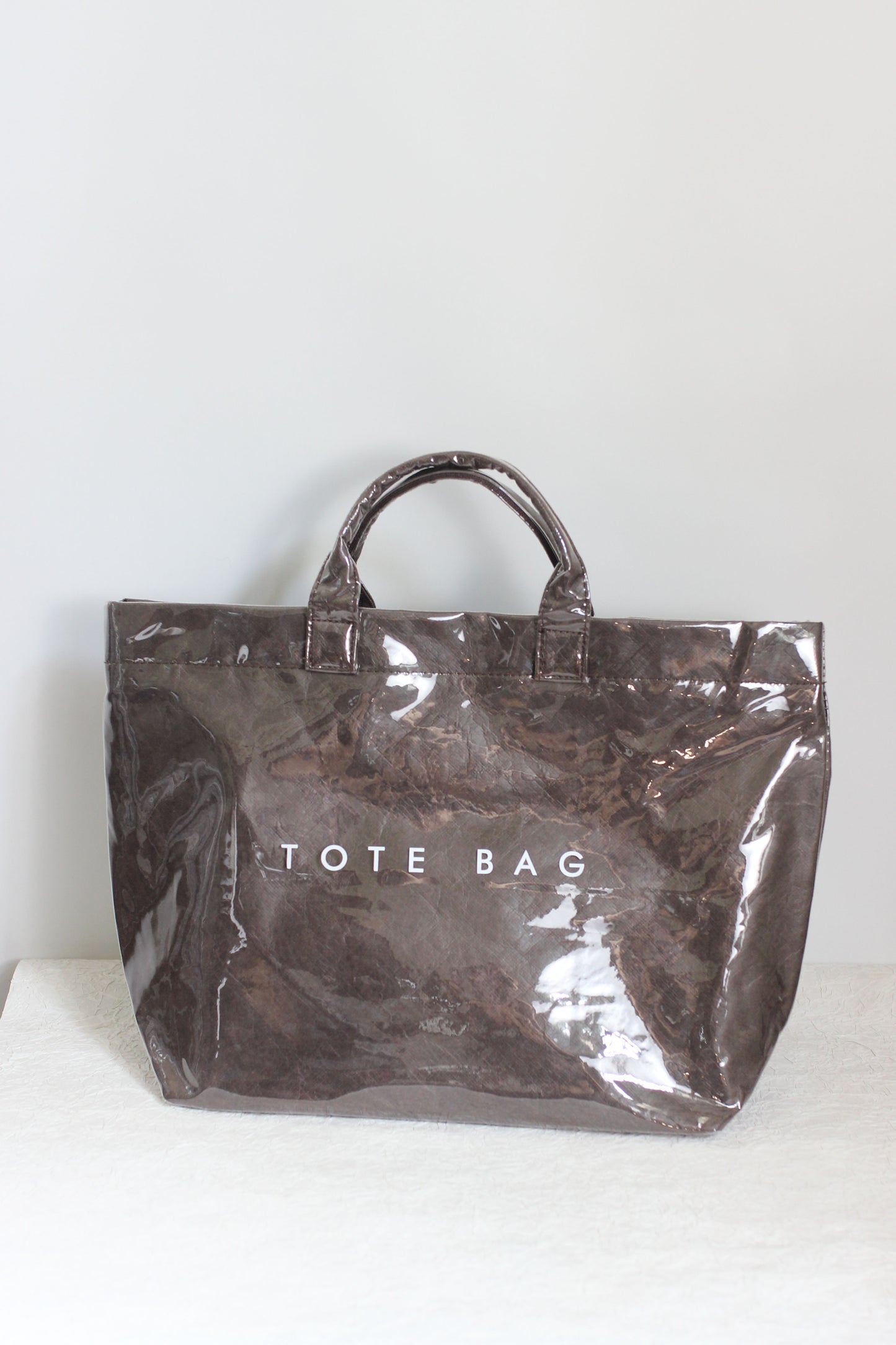 A2507LS23411 - Glossy PU Tote Bag ¨C Minimalist Daily Handbag