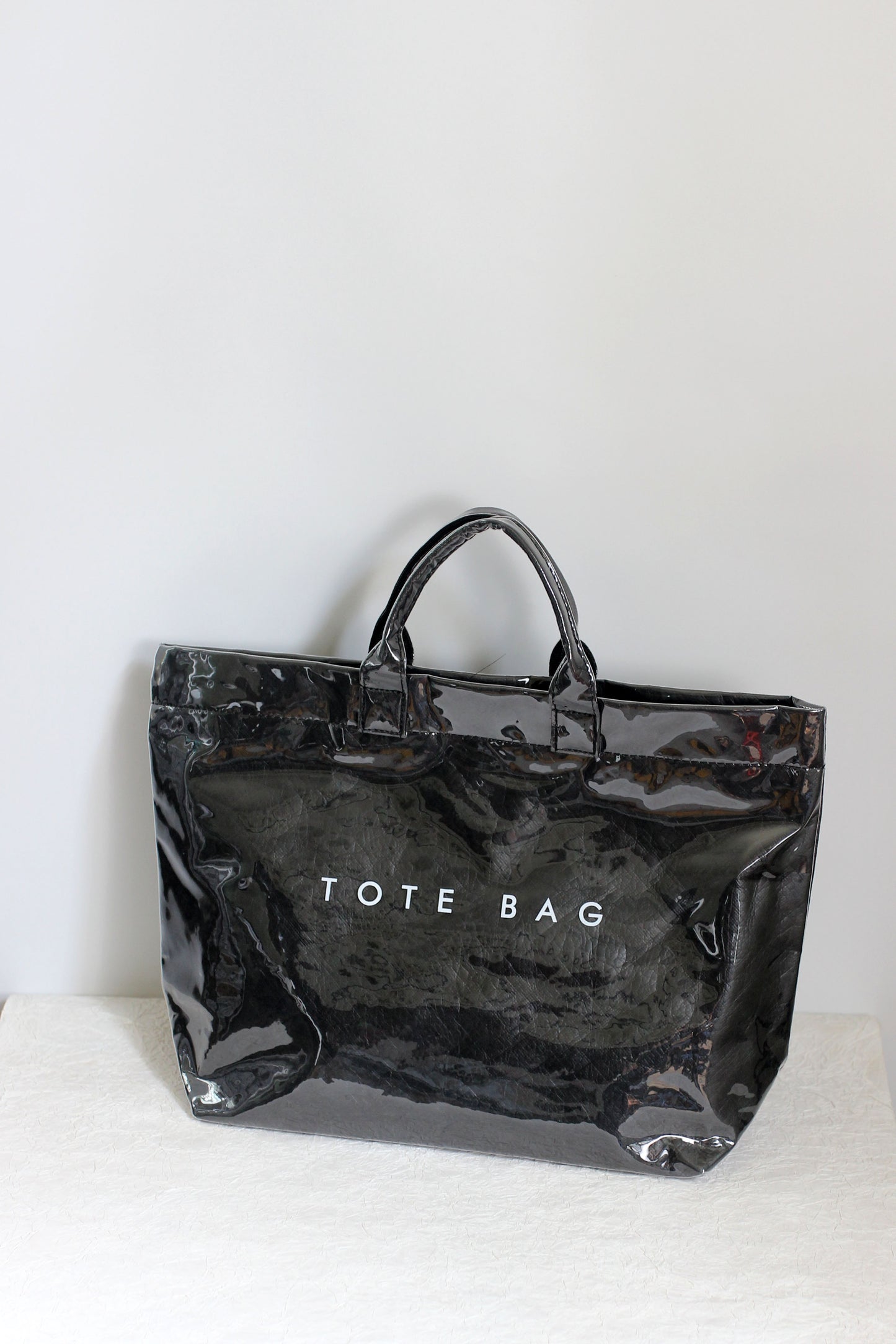A2507LS23411 - Glossy PU Tote Bag ¨C Minimalist Daily Handbag