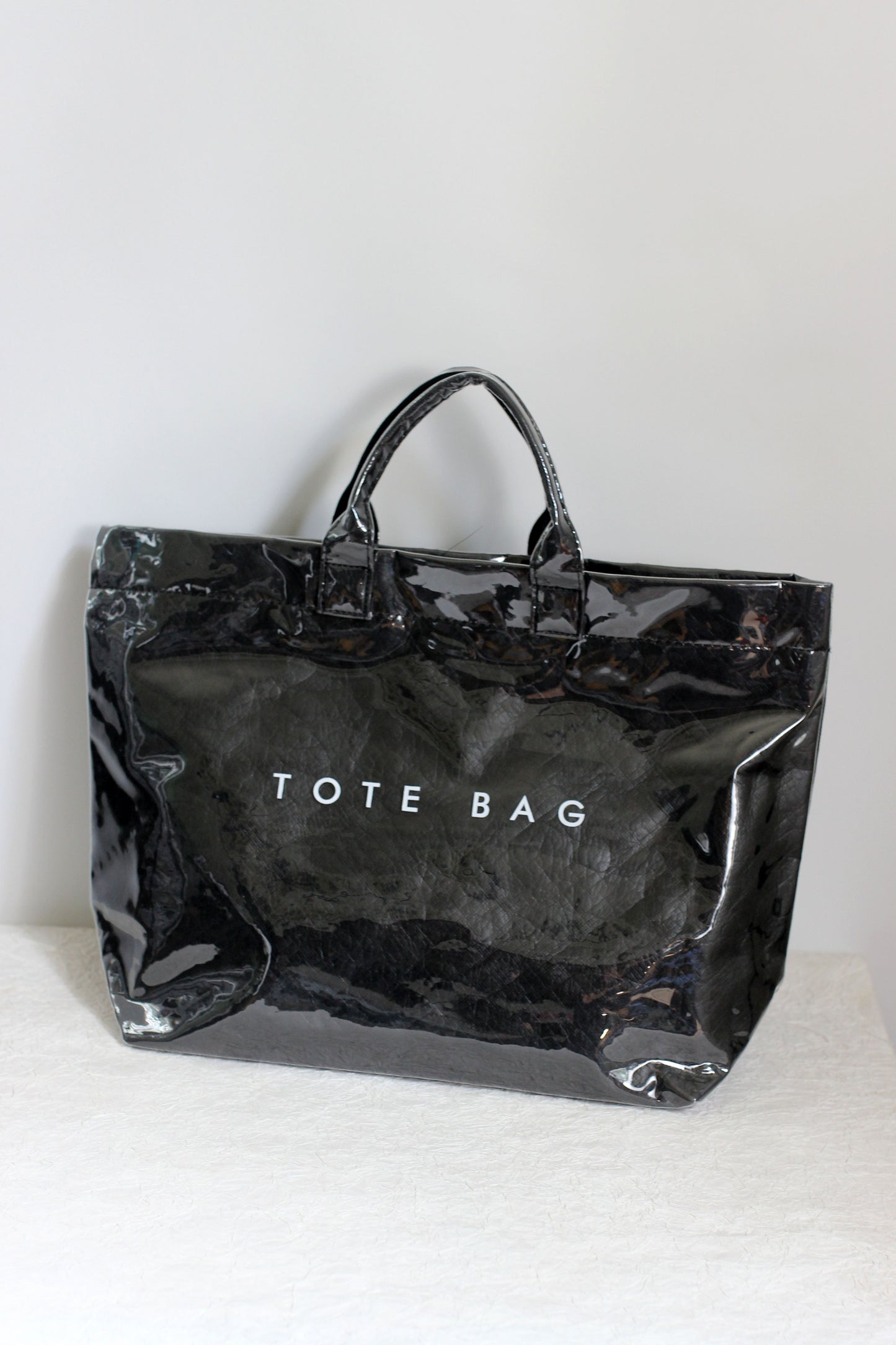 A2507LS23411 - Glossy PU Tote Bag ¨C Minimalist Daily Handbag