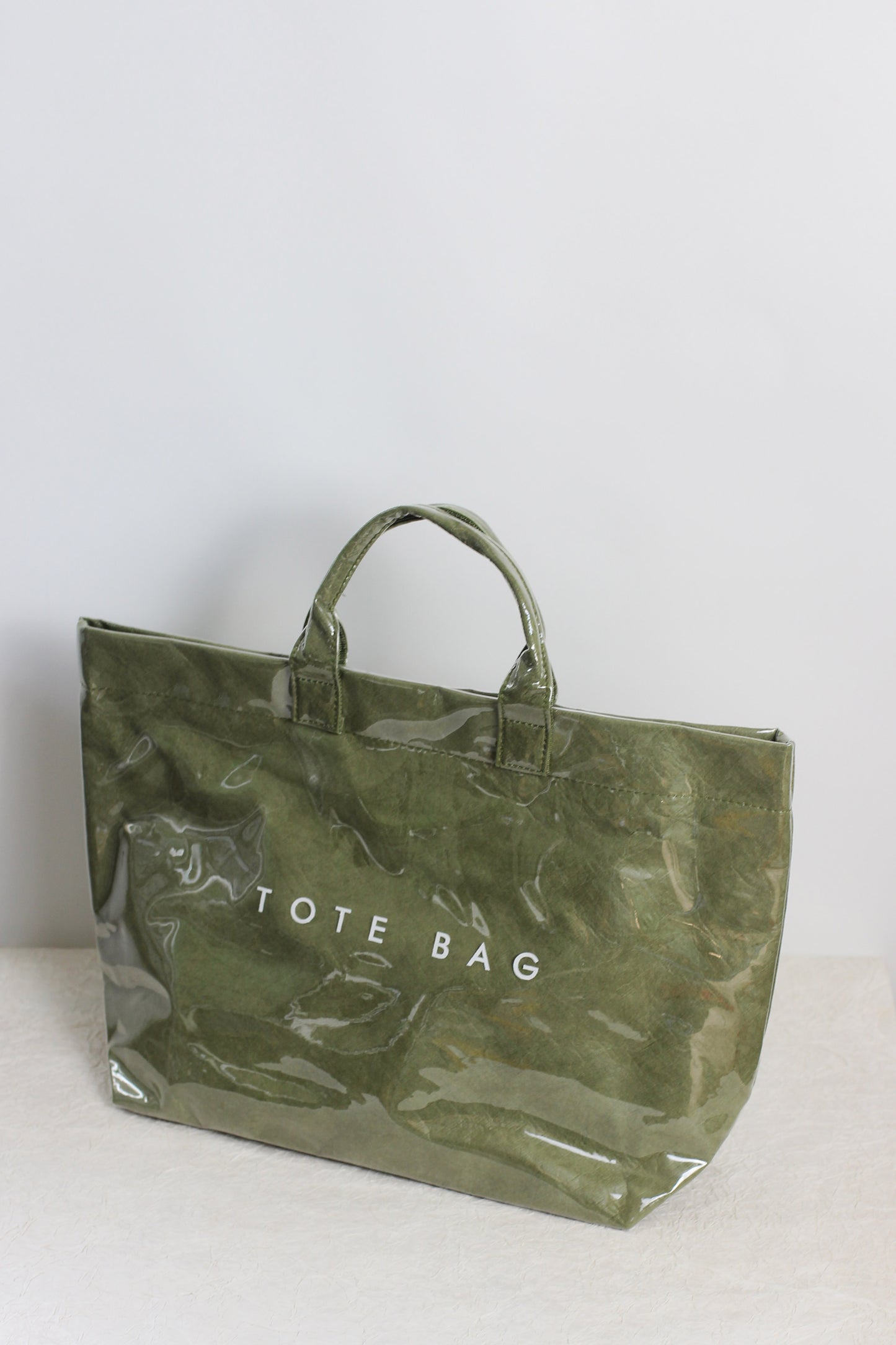 A2507LS23411 - Glossy PU Tote Bag ¨C Minimalist Daily Handbag