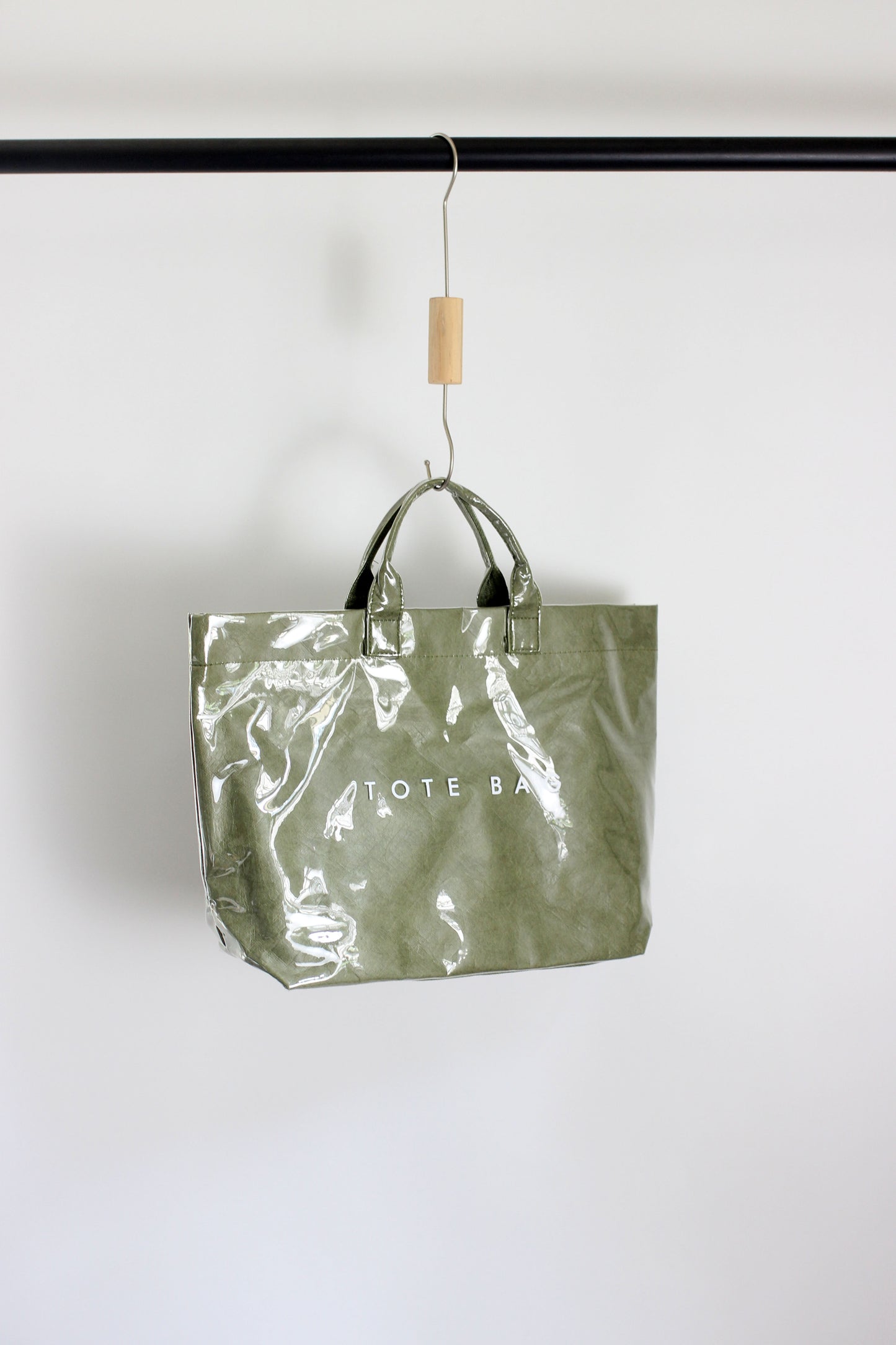 A2507LS23411 - Glossy PU Tote Bag ¨C Minimalist Daily Handbag