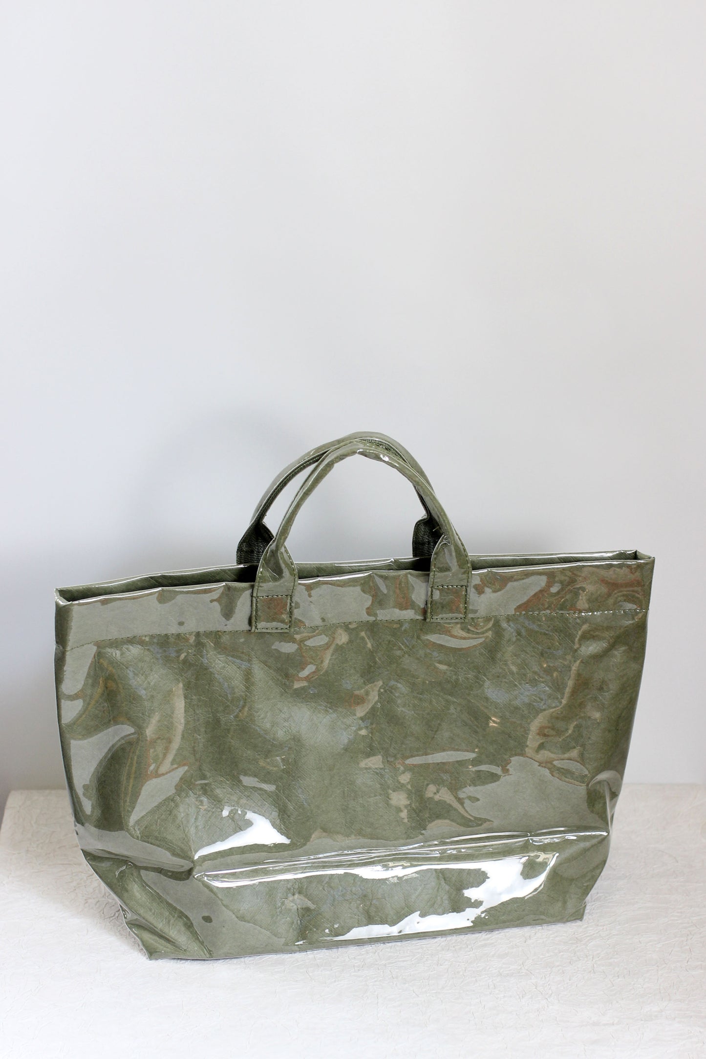 A2507LS23411 - Glossy PU Tote Bag ¨C Minimalist Daily Handbag