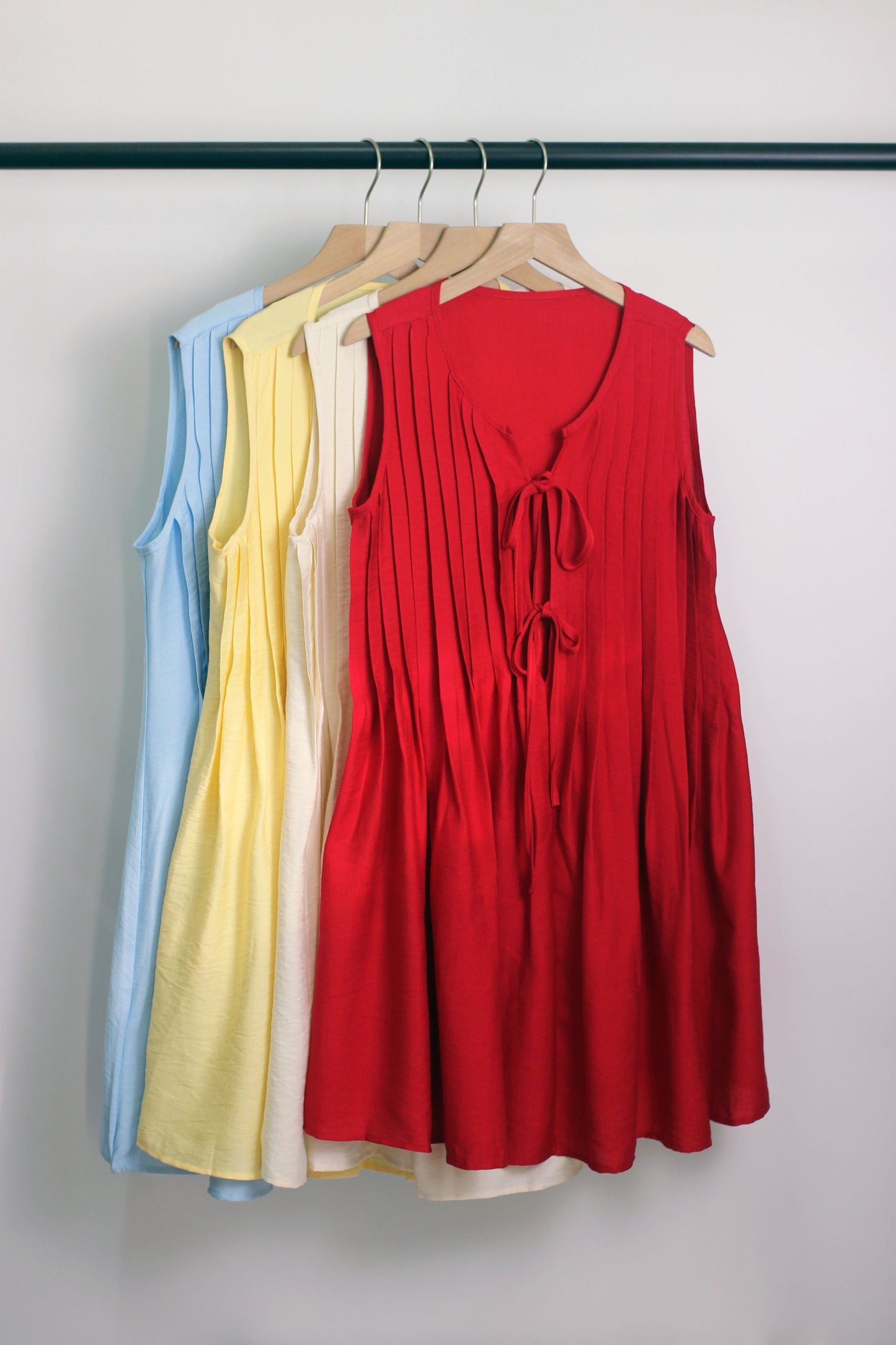 D2501CXB79019 - Sleeveless Pleated Summer Dress with Front Tie