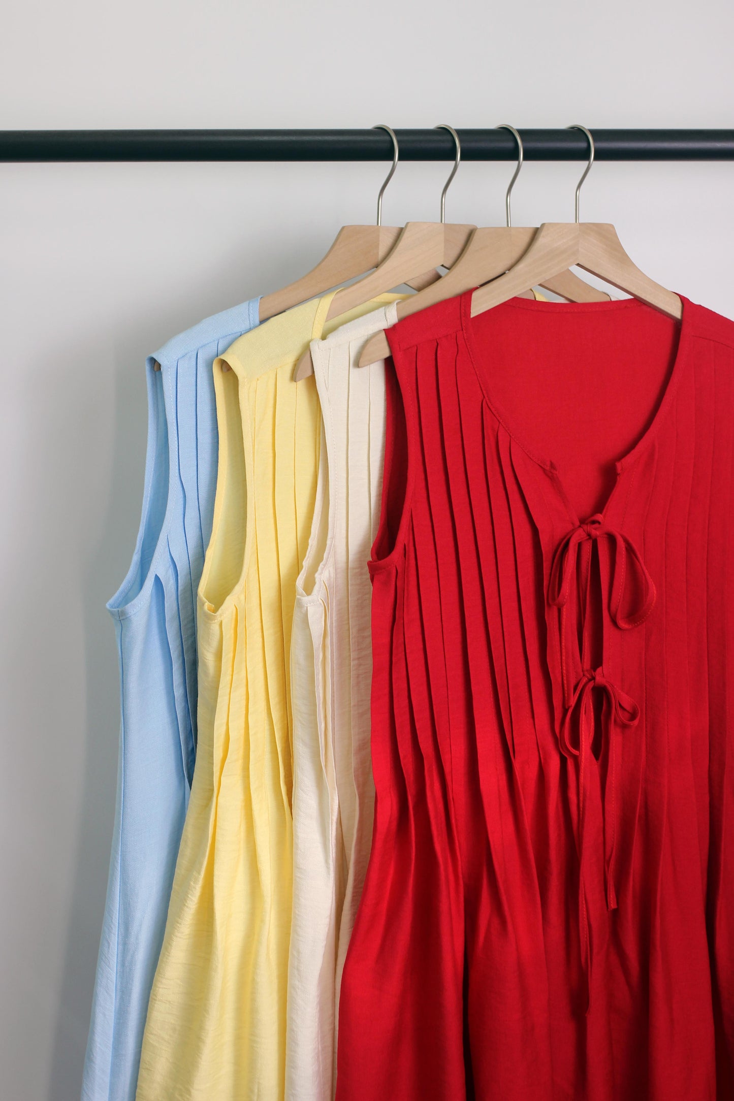 D2501CXB79019 - Sleeveless Pleated Summer Dress with Front Tie