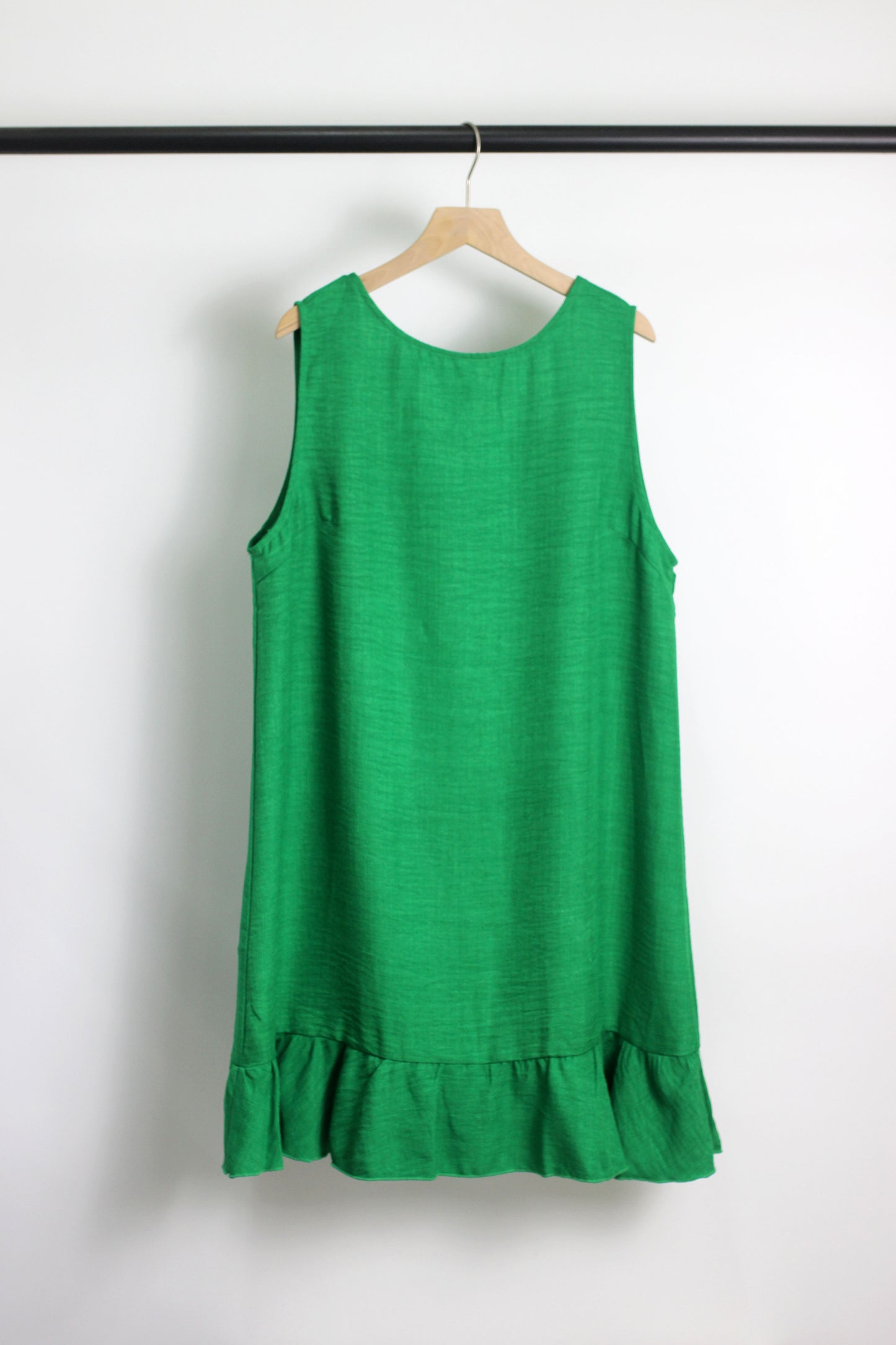 D2502GS21850 - Sleeveless Ruffle Hem Shift Dress with Back Bow Tie