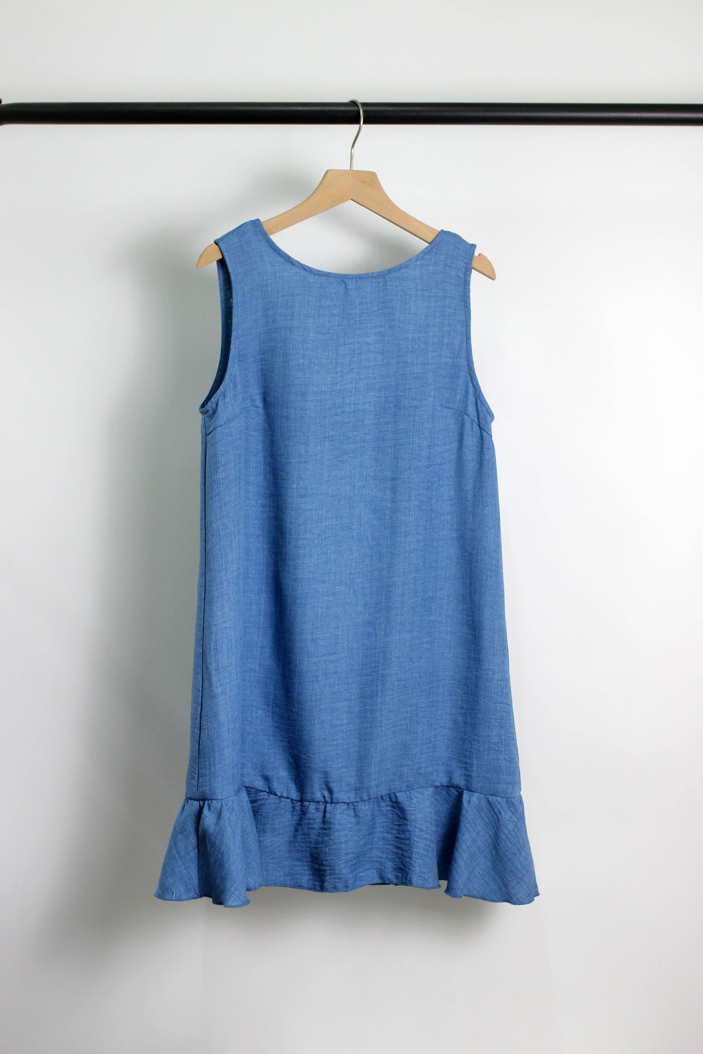 D2502GS21850 - Sleeveless Ruffle Hem Shift Dress with Back Bow Tie