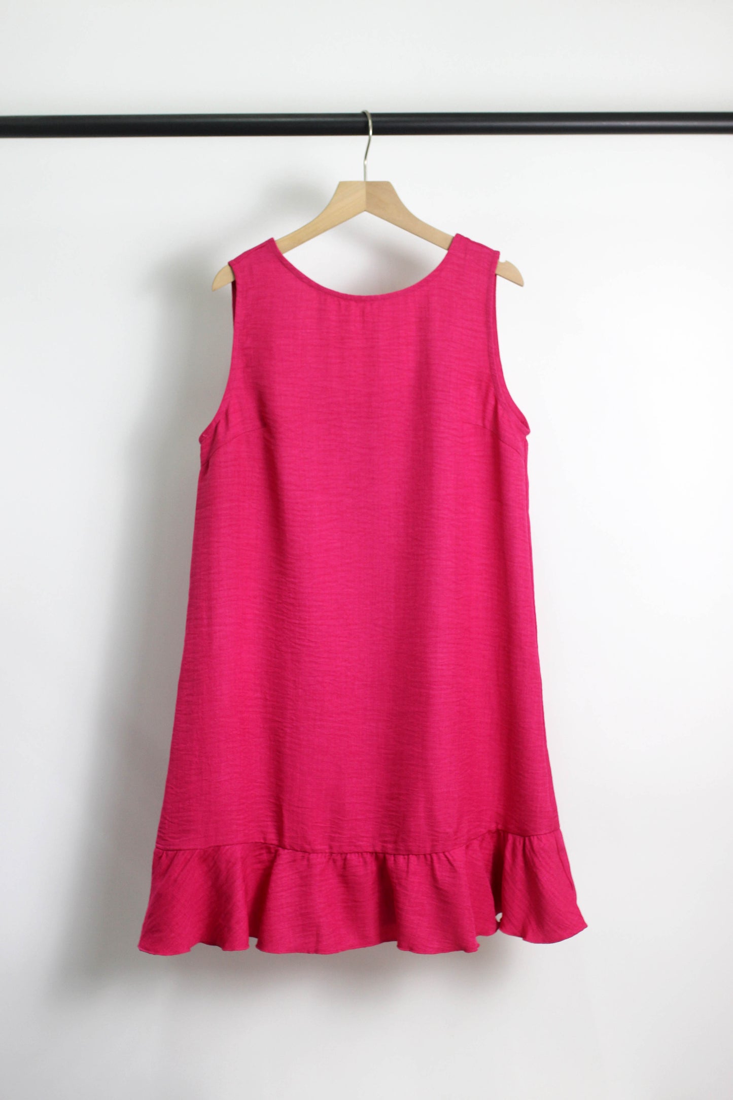 D2502GS21850 - Sleeveless Ruffle Hem Shift Dress with Back Bow Tie