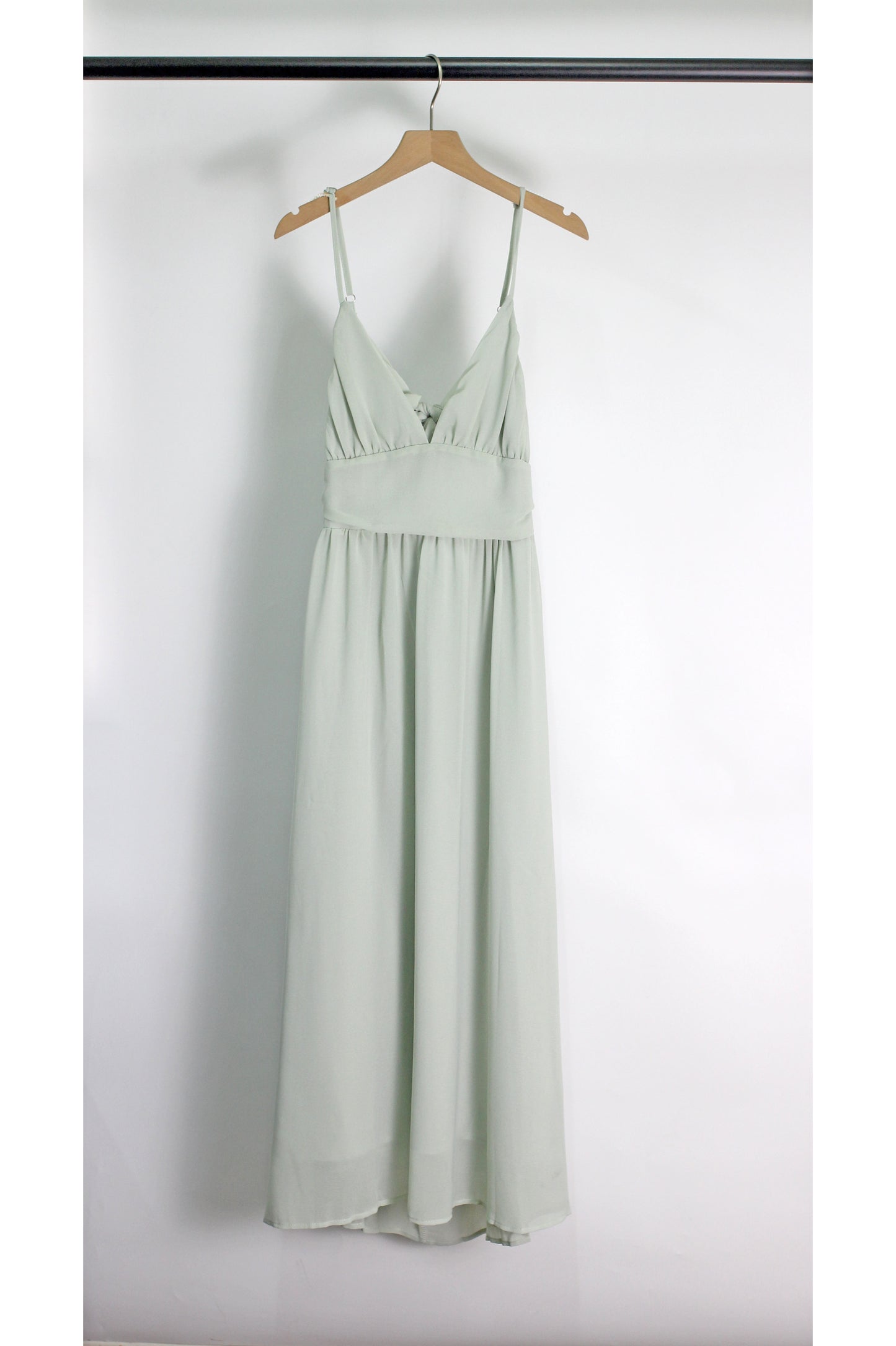 D2503JKW83462 - Elegant Flowy Spaghetti Strap Maxi Dress