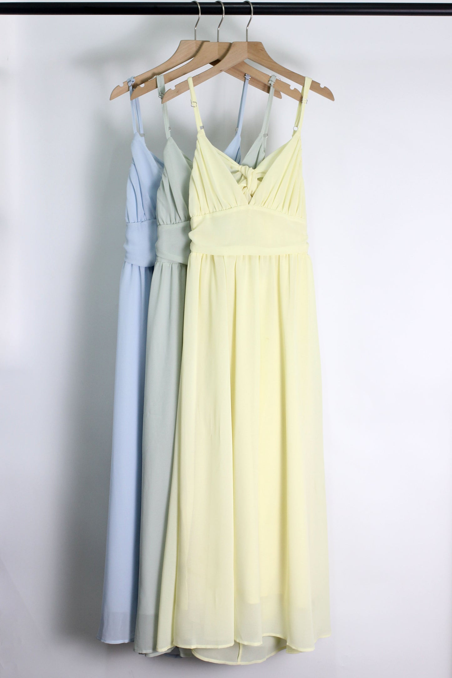 D2503JKW83462 - Elegant Flowy Spaghetti Strap Maxi Dress