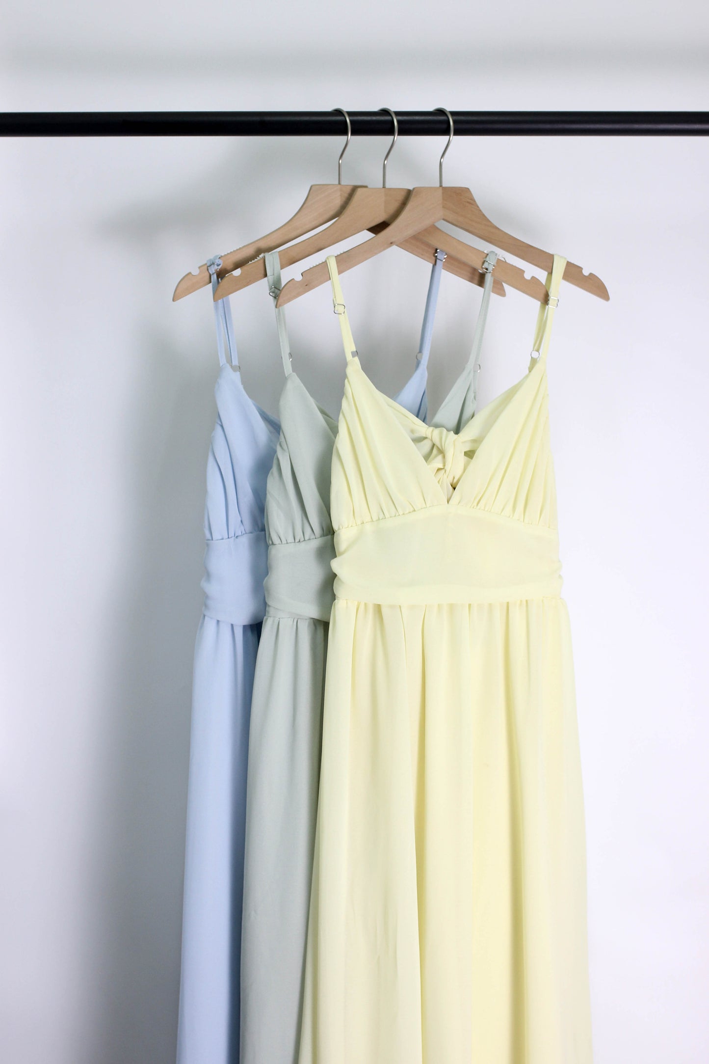 D2503JKW83462 - Elegant Flowy Spaghetti Strap Maxi Dress