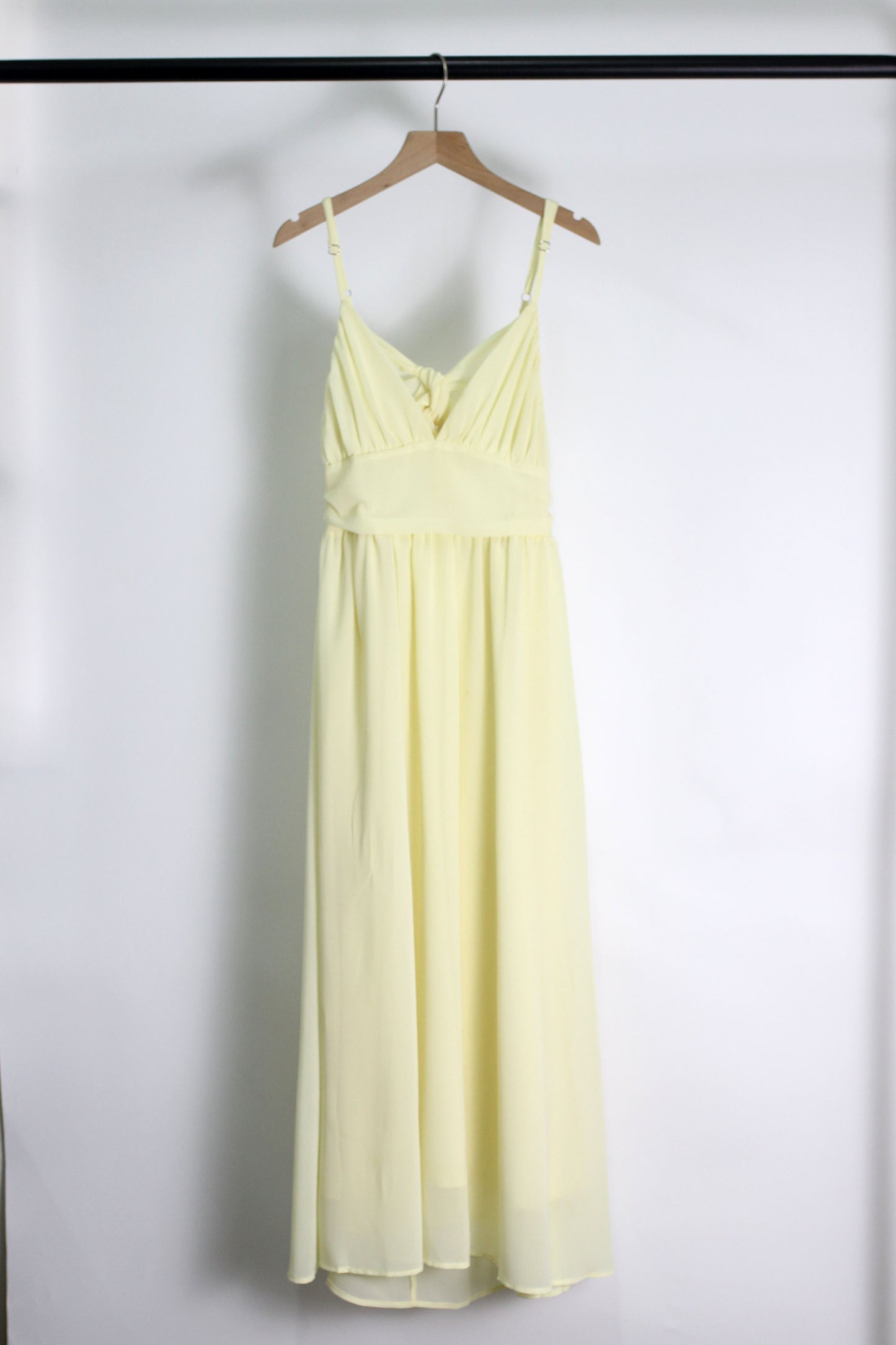 D2503JKW83462 - Elegant Flowy Spaghetti Strap Maxi Dress