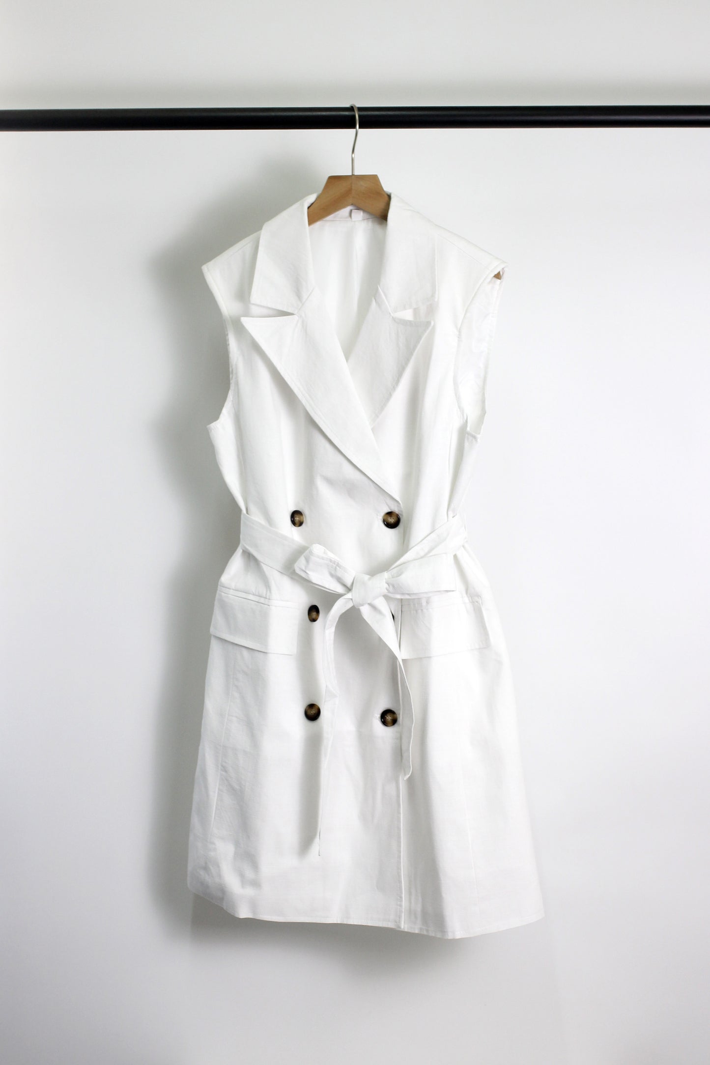 D2506SM83321 - Double-Breasted Sleeveless Blazer Dress with Belt