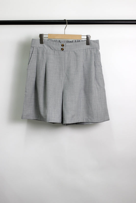 P2506YIB76483 - High-Waisted Pleated Tailored Shorts
