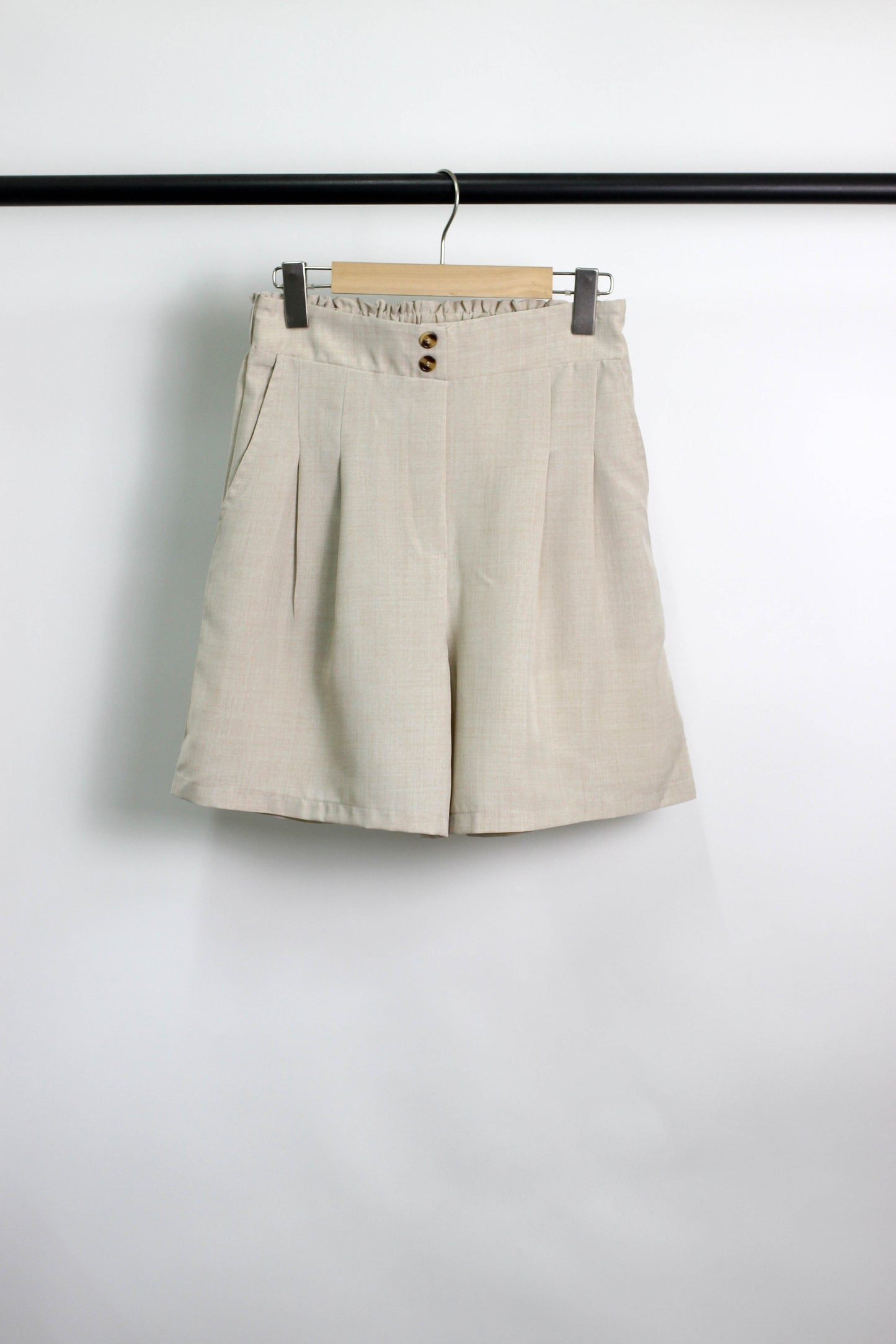 P2506YIB76483 - High-Waisted Pleated Tailored Shorts