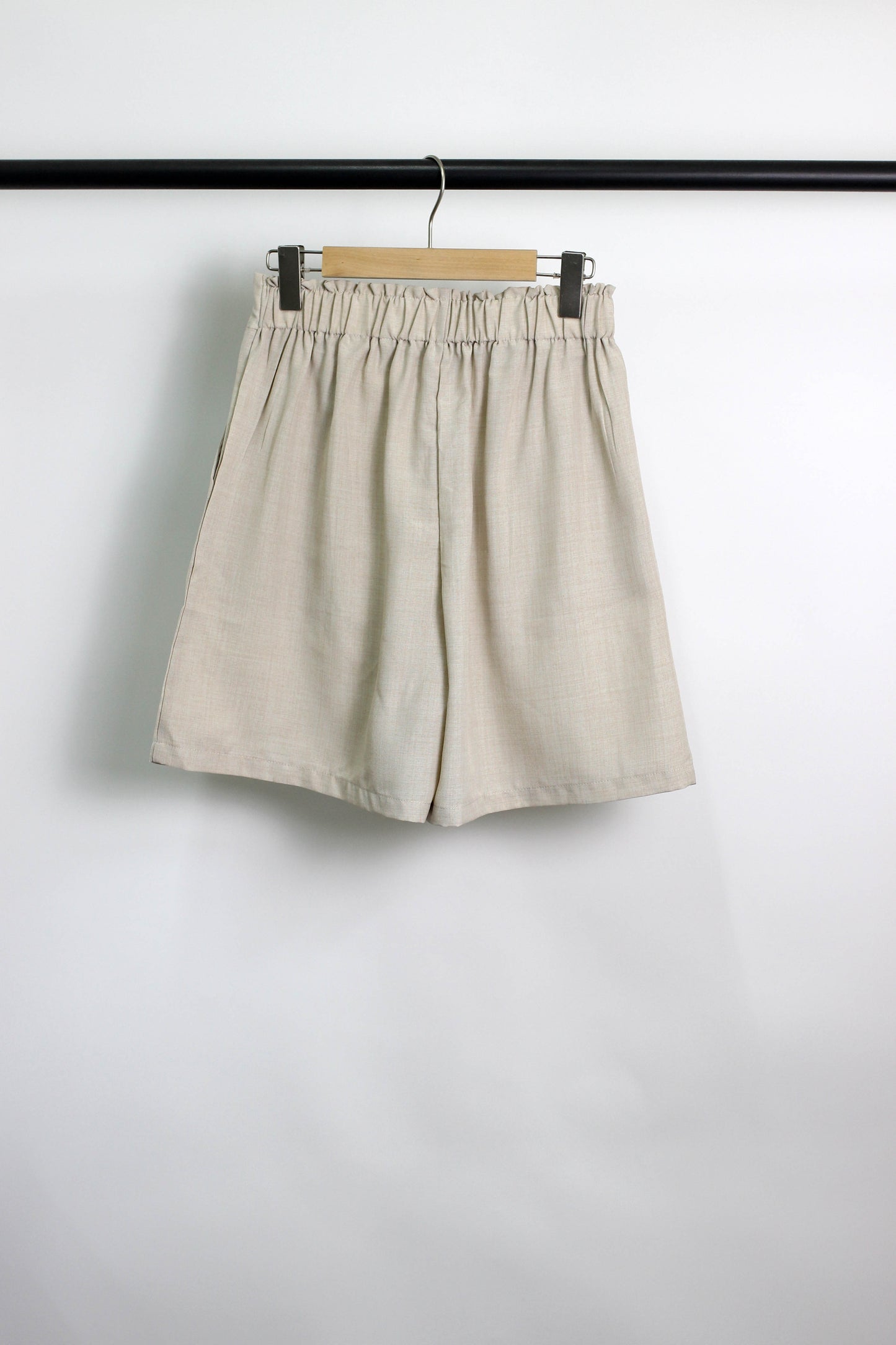 P2506YIB76483 - High-Waisted Pleated Tailored Shorts