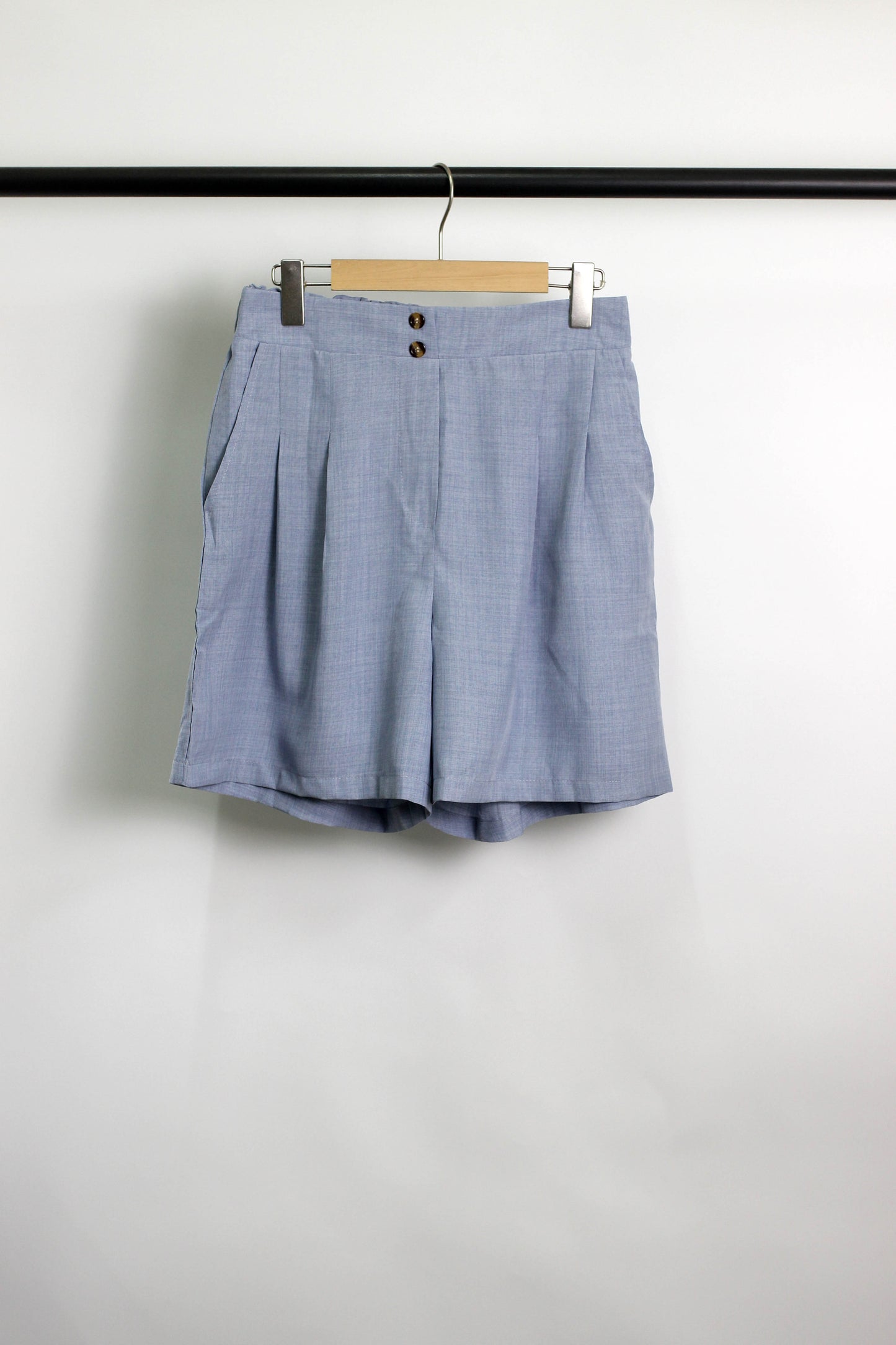 P2506YIB76483 - High-Waisted Pleated Tailored Shorts