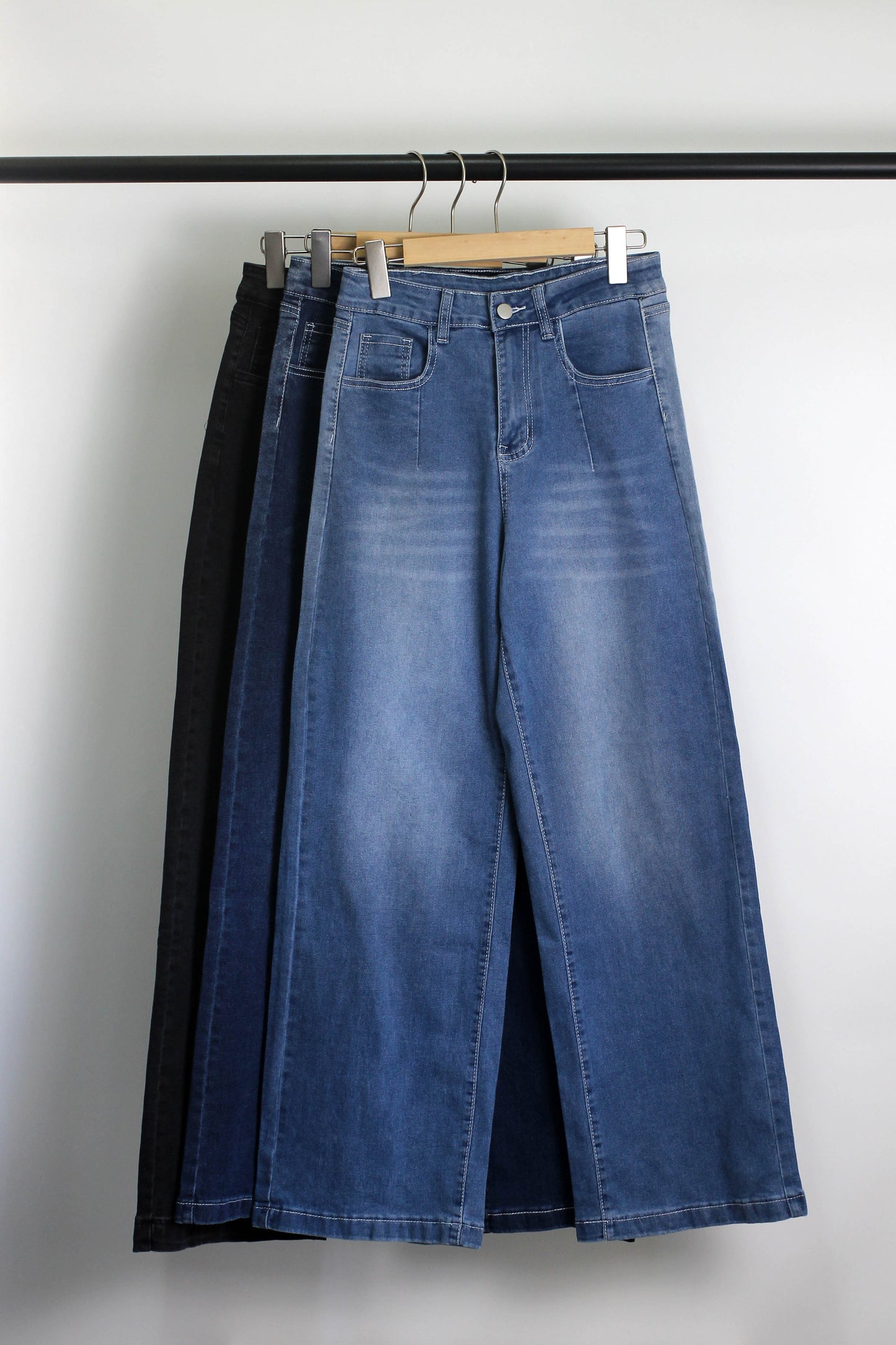 P2507XY38143 - High-Rise Wide-Leg Gradient Wash Jeans