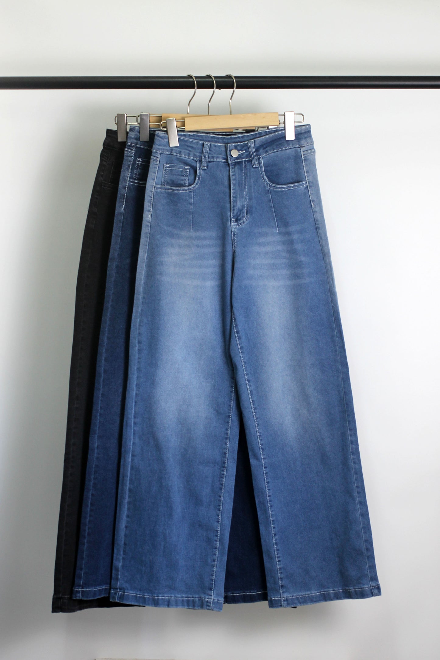 P2507XY38143 - High-Rise Wide-Leg Gradient Wash Jeans