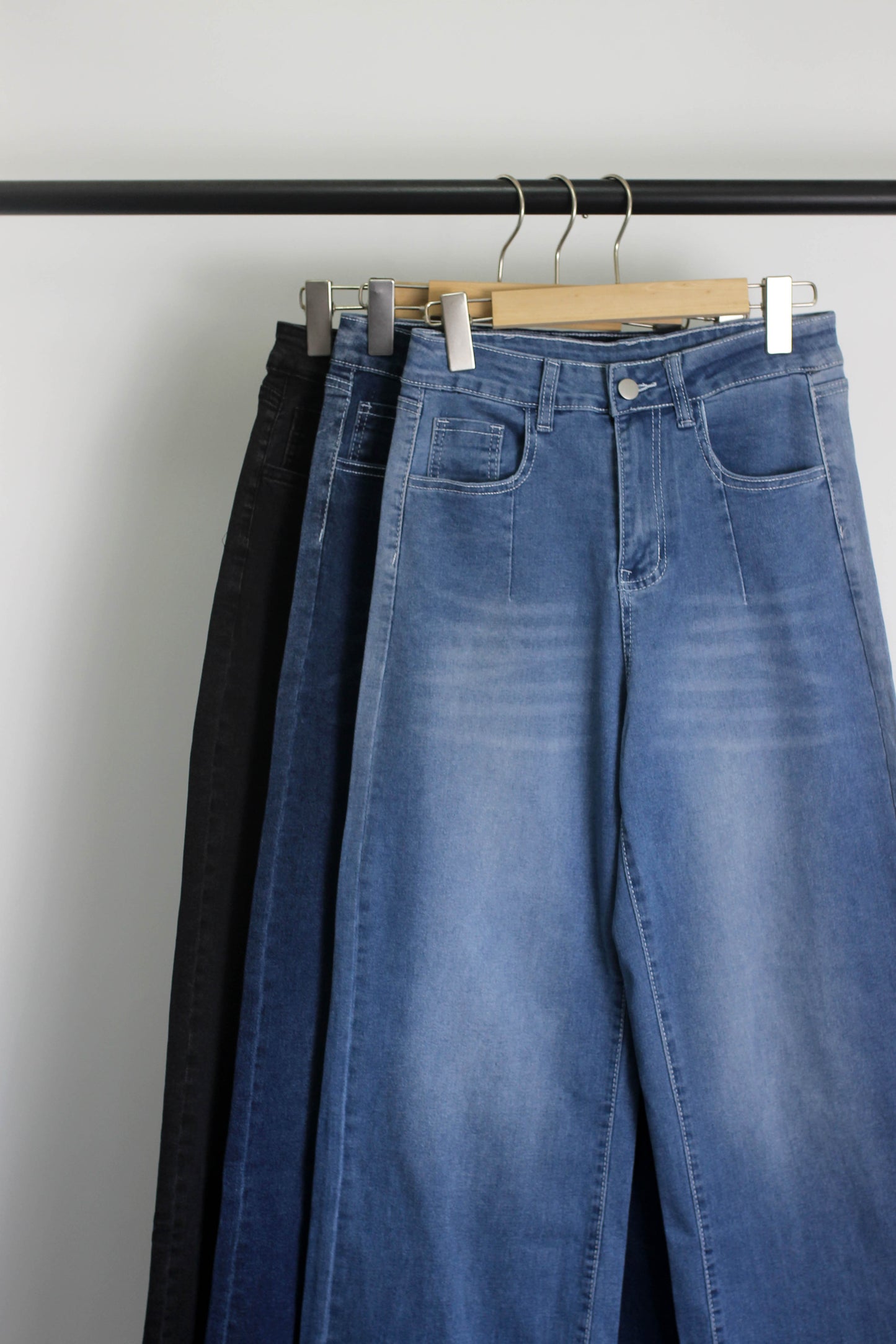 P2507XY38143 - High-Rise Wide-Leg Gradient Wash Jeans