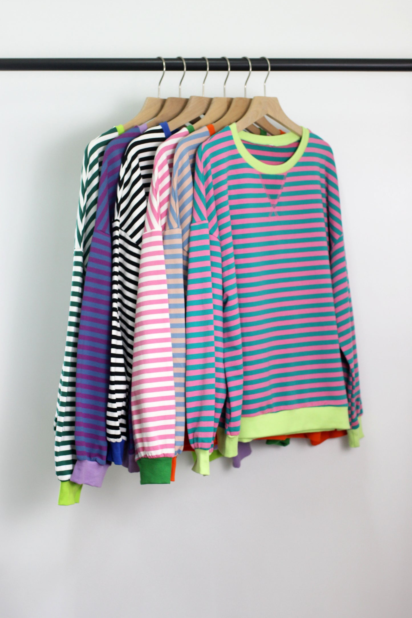 T2406ASJP15385 - OVER SIZE STRIPE SWEETSHIRT