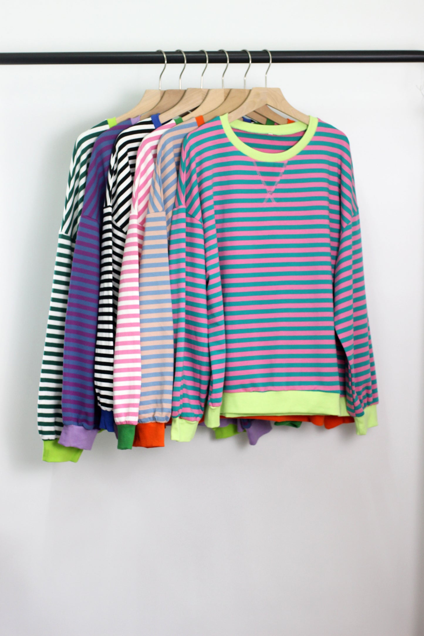 T2406ASJP15385 - OVER SIZE STRIPE SWEETSHIRT